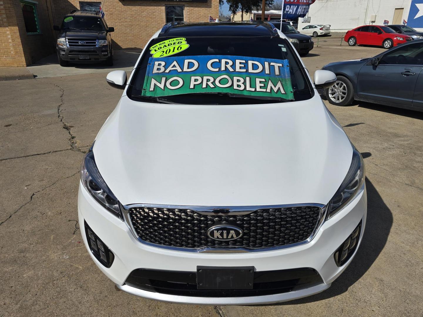 2016 WHITE Kia Sorento SXL (5XYPK4A58GG) with an 3.3L V6 DOHC 24V engine, 6-Speed Automatic transmission, located at 2660 S.Garland Avenue, Garland, TX, 75041, (469) 298-3118, 32.885551, -96.655602 - Photo#8