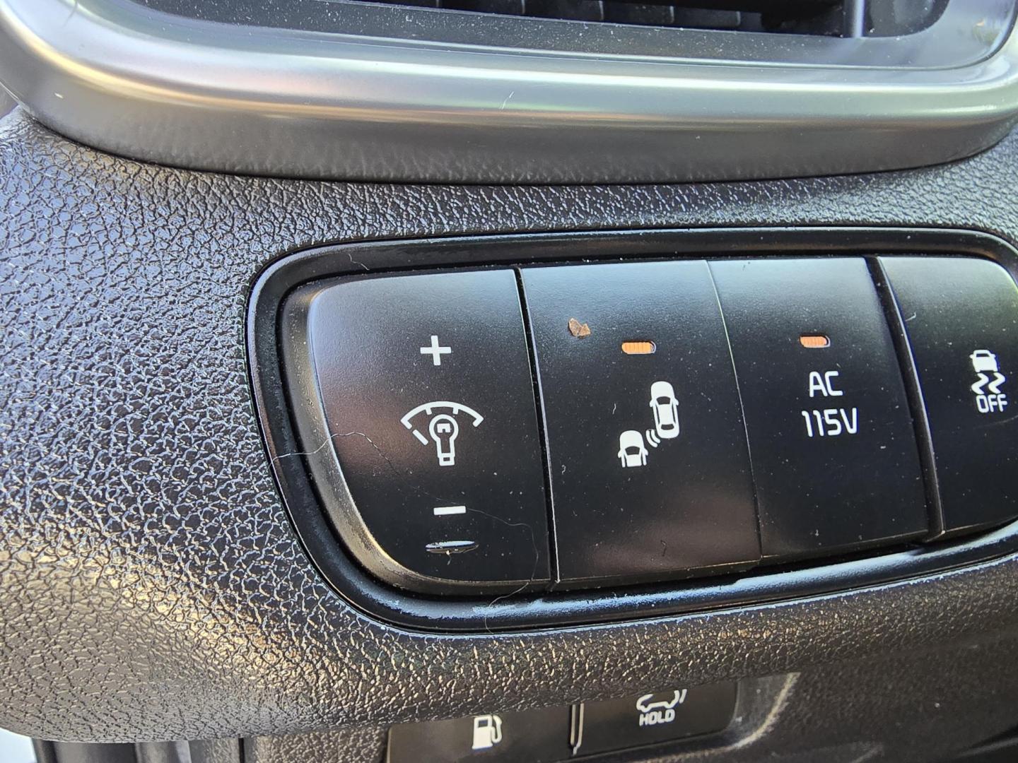 2016 WHITE Kia Sorento SXL (5XYPK4A58GG) with an 3.3L V6 DOHC 24V engine, 6-Speed Automatic transmission, located at 2660 S.Garland Avenue, Garland, TX, 75041, (469) 298-3118, 32.885551, -96.655602 - Photo#10