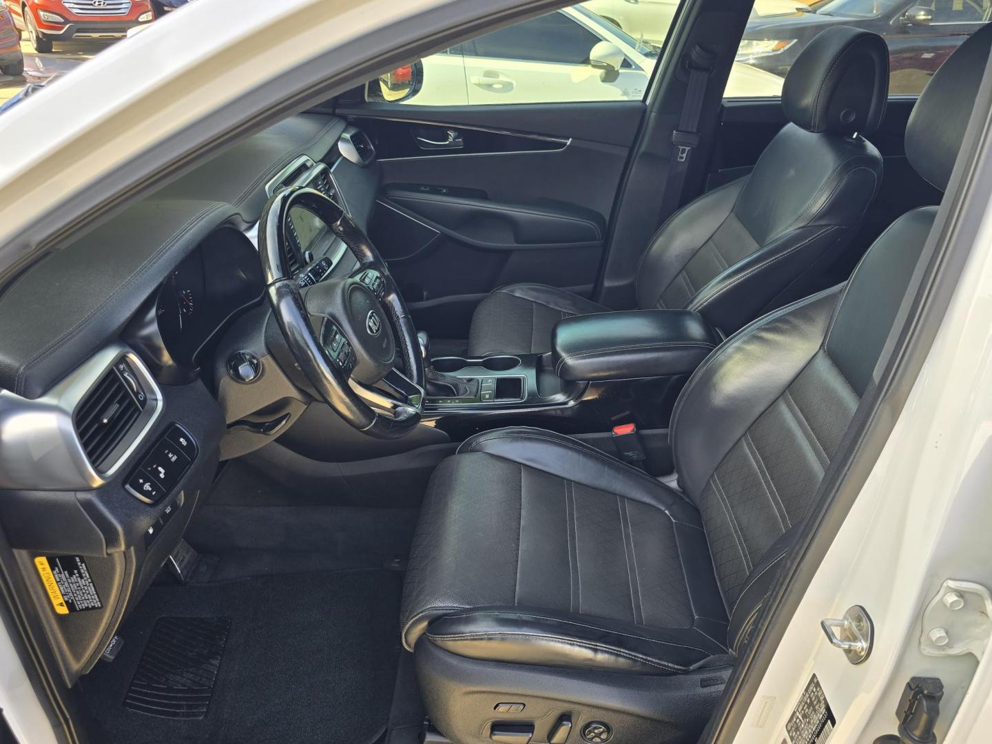 2016 WHITE Kia Sorento SXL (5XYPK4A58GG) with an 3.3L V6 DOHC 24V engine, 6-Speed Automatic transmission, located at 2660 S.Garland Avenue, Garland, TX, 75041, (469) 298-3118, 32.885551, -96.655602 - Photo#12