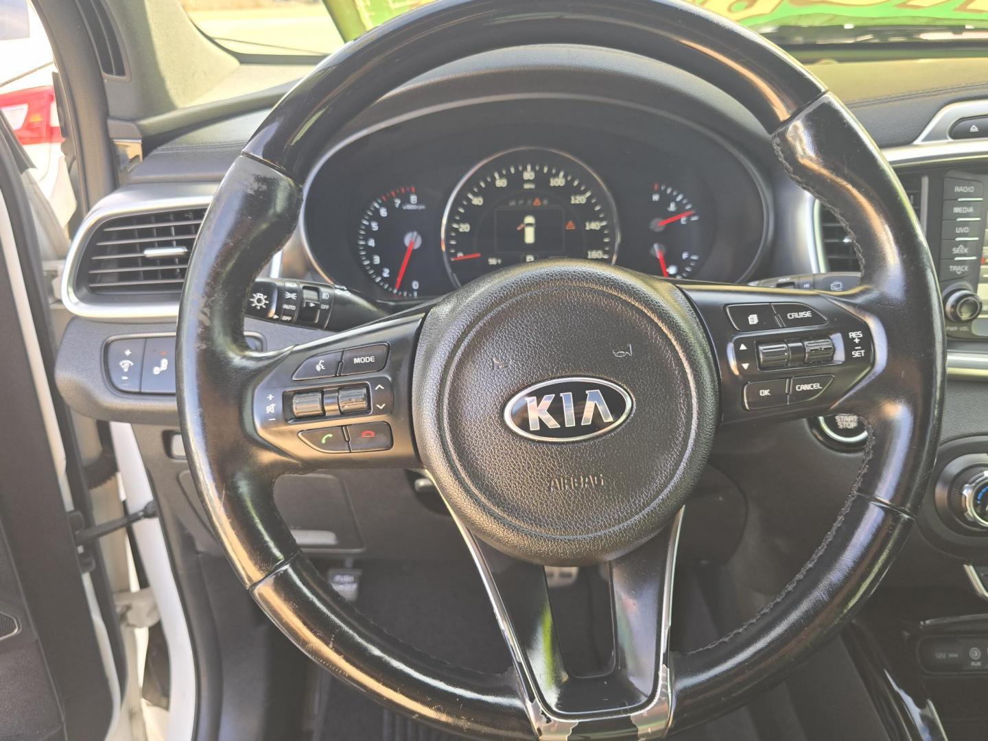 2016 WHITE Kia Sorento SXL (5XYPK4A58GG) with an 3.3L V6 DOHC 24V engine, 6-Speed Automatic transmission, located at 2660 S.Garland Avenue, Garland, TX, 75041, (469) 298-3118, 32.885551, -96.655602 - Photo#13