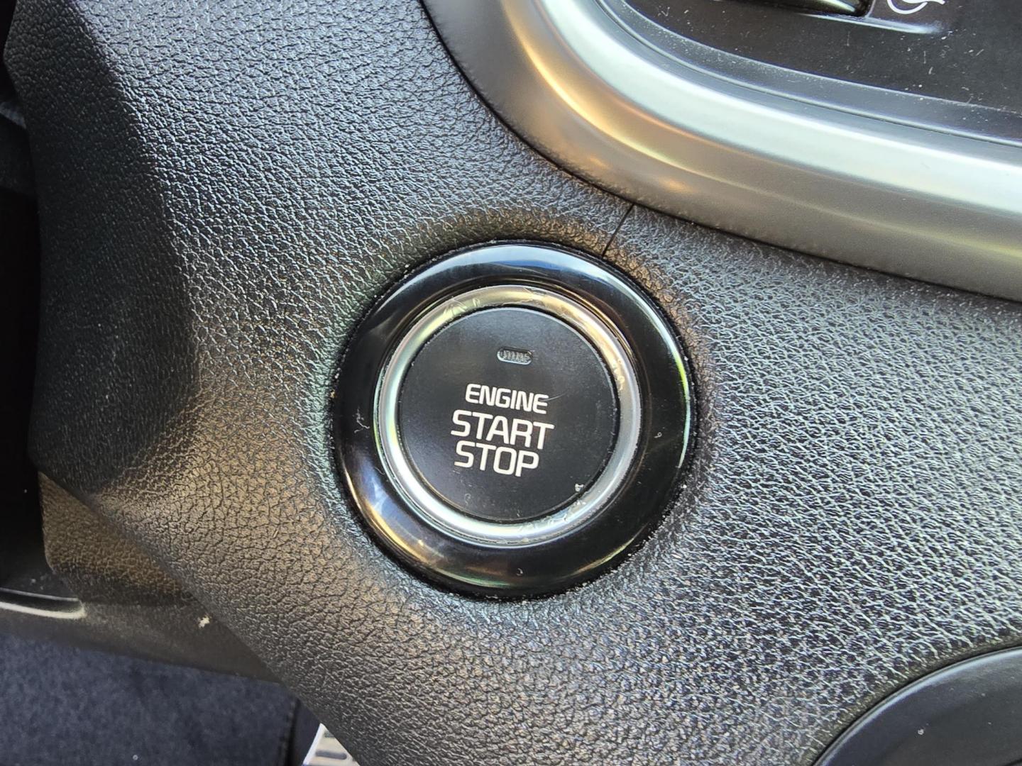 2016 WHITE Kia Sorento SXL (5XYPK4A58GG) with an 3.3L V6 DOHC 24V engine, 6-Speed Automatic transmission, located at 2660 S.Garland Avenue, Garland, TX, 75041, (469) 298-3118, 32.885551, -96.655602 - Photo#14