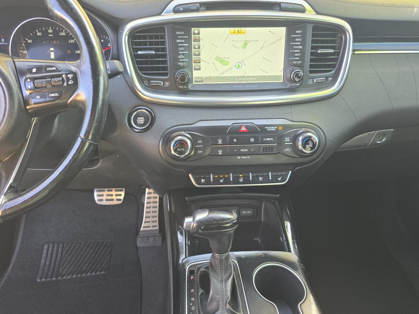 2016 WHITE Kia Sorento SXL (5XYPK4A58GG) with an 3.3L V6 DOHC 24V engine, 6-Speed Automatic transmission, located at 2660 S.Garland Avenue, Garland, TX, 75041, (469) 298-3118, 32.885551, -96.655602 - Photo#15