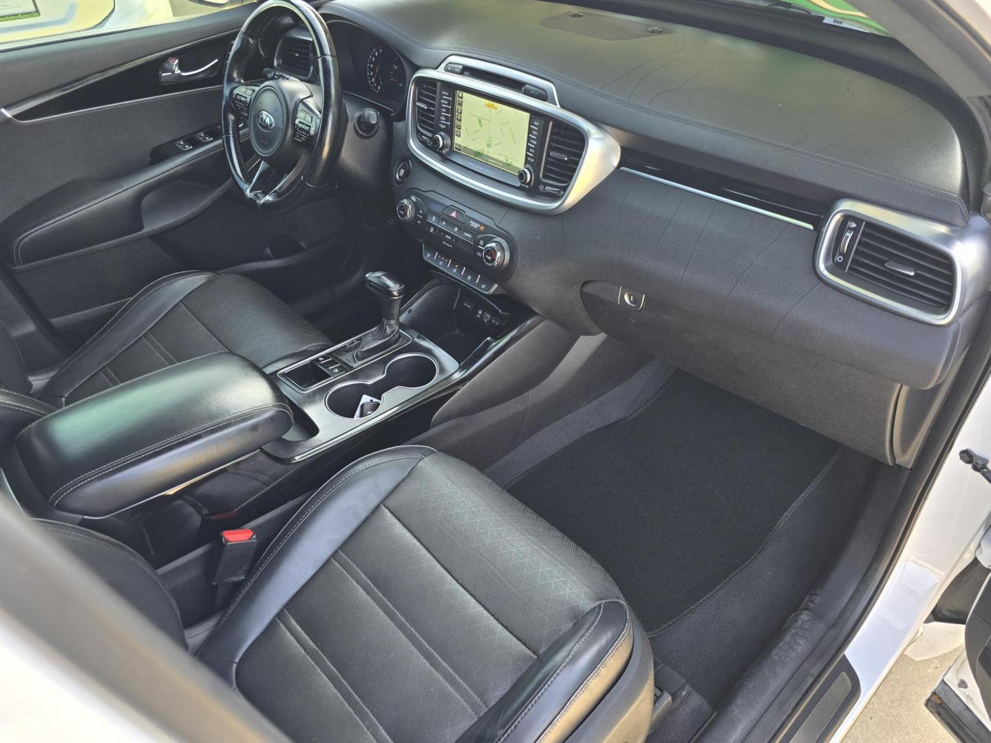 2016 WHITE Kia Sorento SXL (5XYPK4A58GG) with an 3.3L V6 DOHC 24V engine, 6-Speed Automatic transmission, located at 2660 S.Garland Avenue, Garland, TX, 75041, (469) 298-3118, 32.885551, -96.655602 - Photo#21