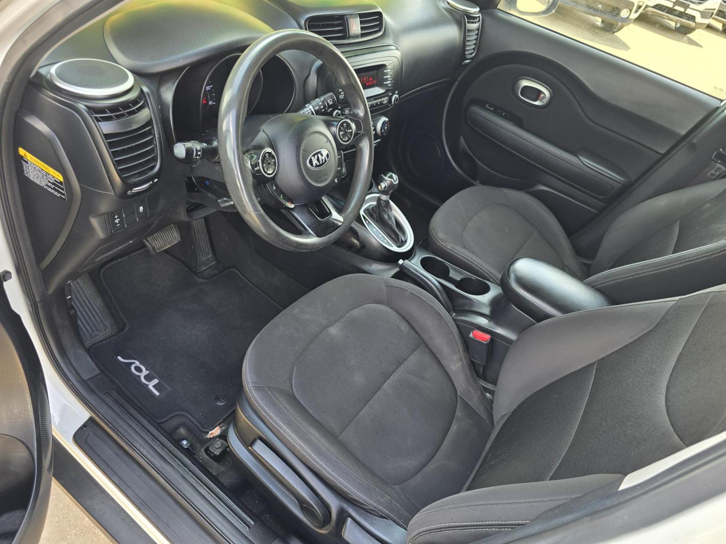 2016 WHITE /BLACK Kia Soul (KNDJN2A20G7) with an 1.6L L4 DOHC 16V engine, 6A transmission, located at 2660 S.Garland Avenue, Garland, TX, 75041, (469) 298-3118, 32.885551, -96.655602 - Welcome to DallasAutos4Less, one of the Premier BUY HERE PAY HERE Dealers in the North Dallas Area. We specialize in financing to people with NO CREDIT or BAD CREDIT. We need proof of income, proof of residence, and a ID. Come buy your new car from us today!! This is a Very clean 2016 KIA SOUL! B - Photo#10