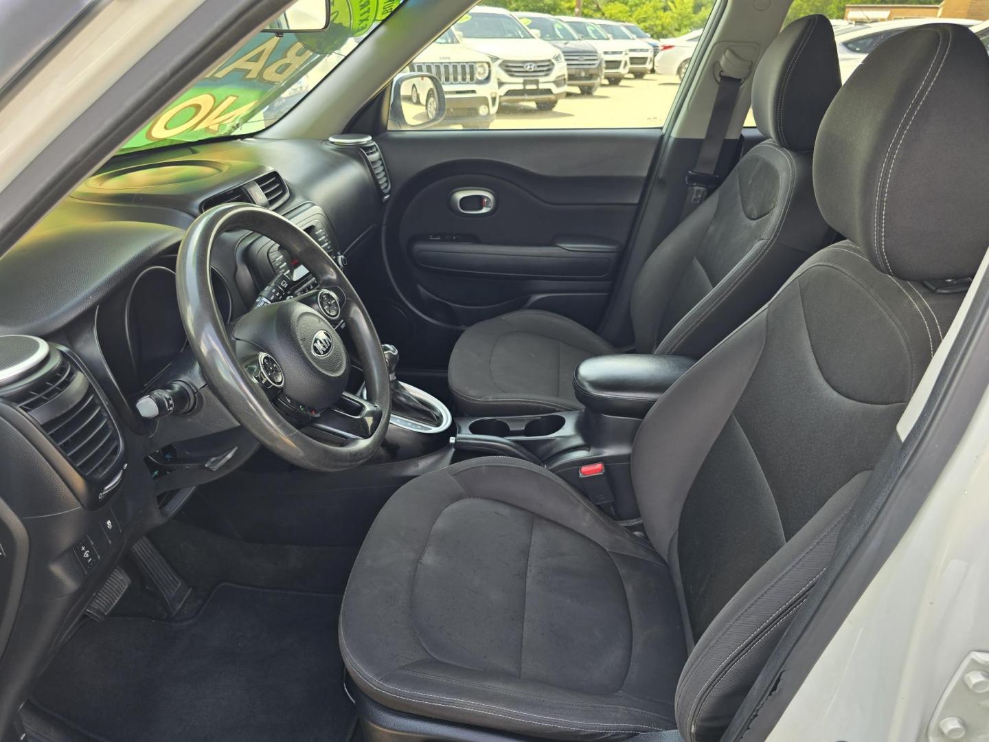 2016 WHITE /BLACK Kia Soul (KNDJN2A20G7) with an 1.6L L4 DOHC 16V engine, 6A transmission, located at 2660 S.Garland Avenue, Garland, TX, 75041, (469) 298-3118, 32.885551, -96.655602 - Welcome to DallasAutos4Less, one of the Premier BUY HERE PAY HERE Dealers in the North Dallas Area. We specialize in financing to people with NO CREDIT or BAD CREDIT. We need proof of income, proof of residence, and a ID. Come buy your new car from us today!! This is a Very clean 2016 KIA SOUL! B - Photo#11