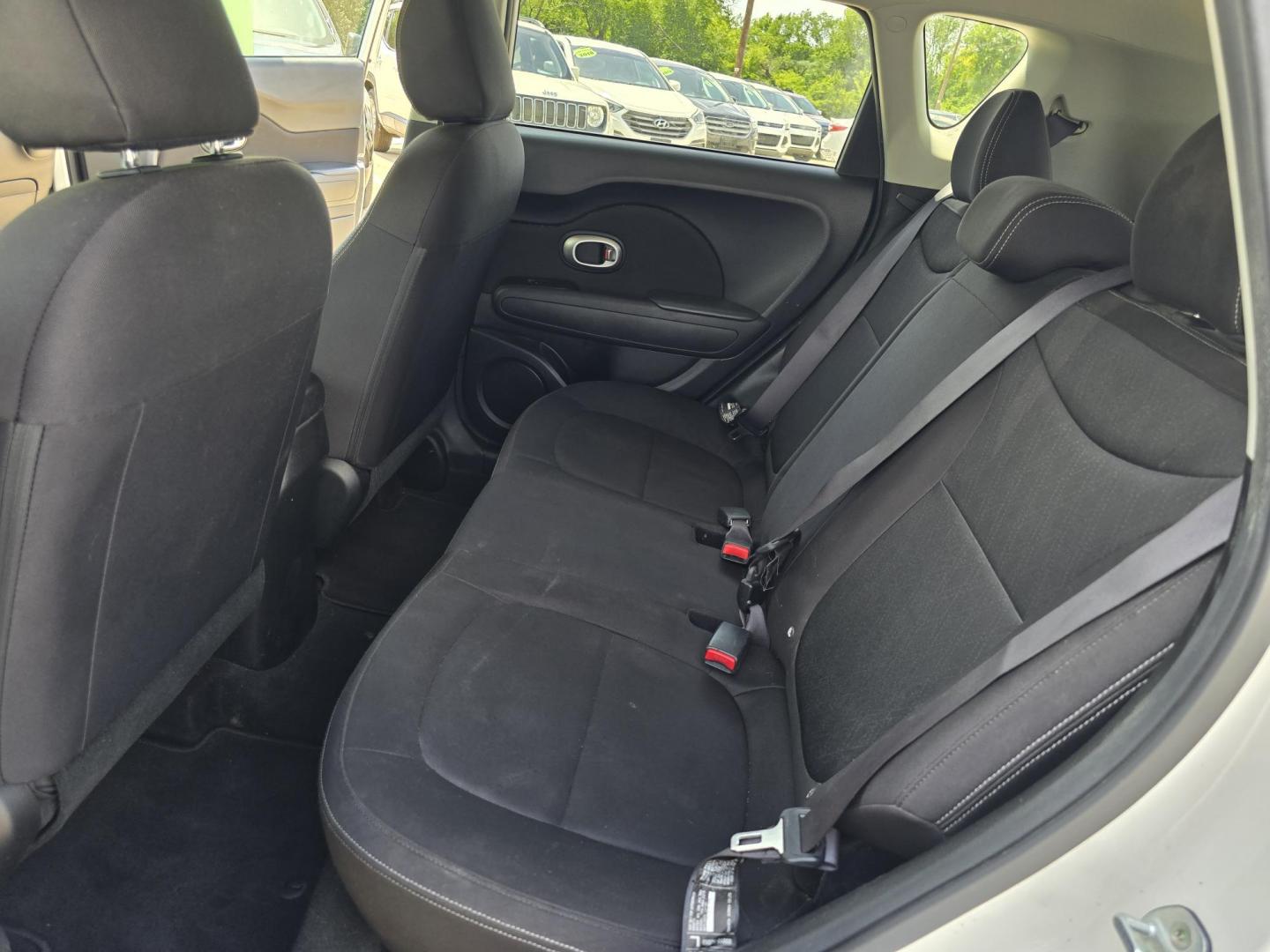2016 WHITE /BLACK Kia Soul (KNDJN2A20G7) with an 1.6L L4 DOHC 16V engine, 6A transmission, located at 2660 S.Garland Avenue, Garland, TX, 75041, (469) 298-3118, 32.885551, -96.655602 - Welcome to DallasAutos4Less, one of the Premier BUY HERE PAY HERE Dealers in the North Dallas Area. We specialize in financing to people with NO CREDIT or BAD CREDIT. We need proof of income, proof of residence, and a ID. Come buy your new car from us today!! This is a Very clean 2016 KIA SOUL! B - Photo#14