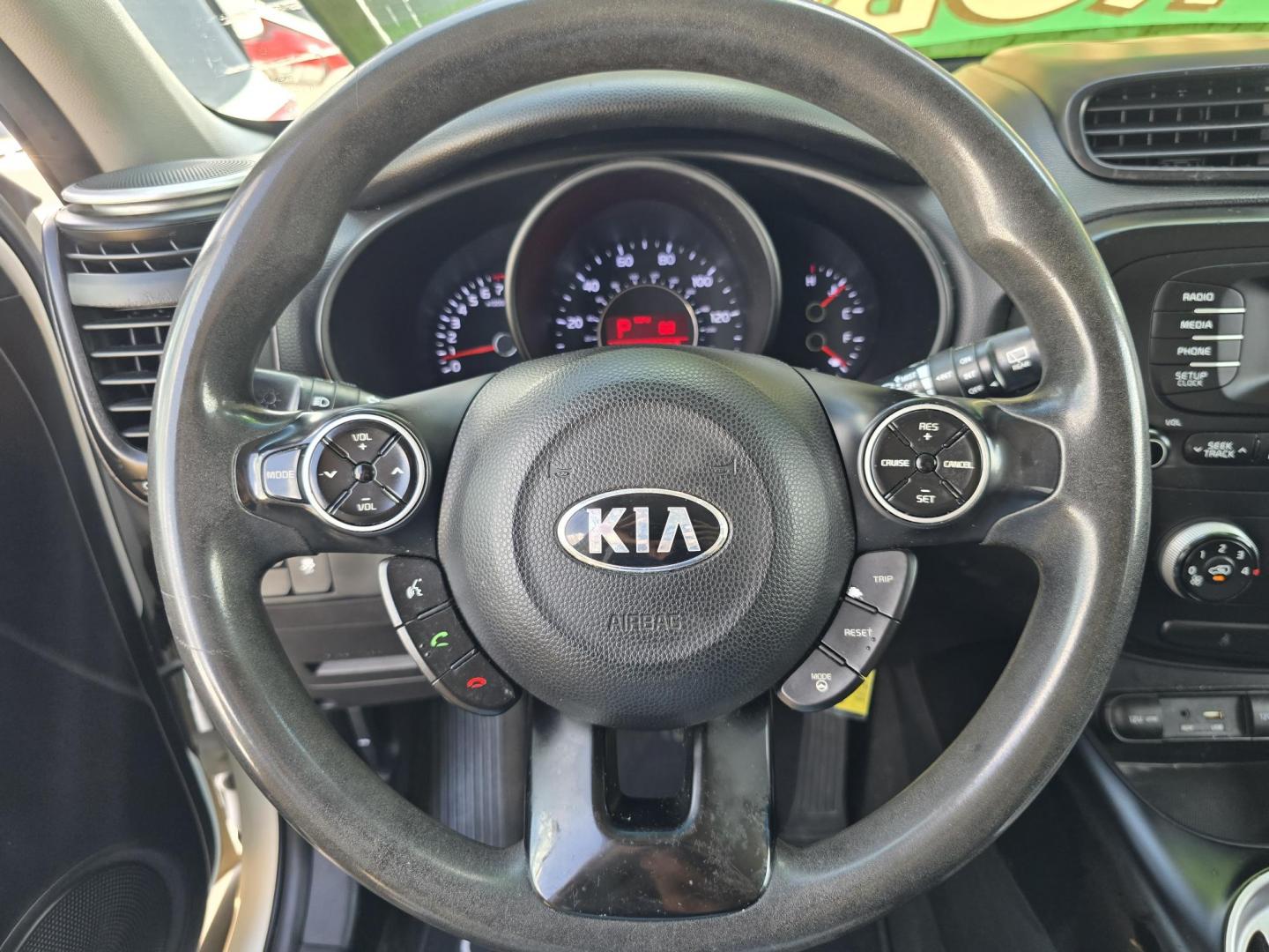 2016 WHITE /BLACK Kia Soul (KNDJN2A20G7) with an 1.6L L4 DOHC 16V engine, 6A transmission, located at 2660 S.Garland Avenue, Garland, TX, 75041, (469) 298-3118, 32.885551, -96.655602 - Welcome to DallasAutos4Less, one of the Premier BUY HERE PAY HERE Dealers in the North Dallas Area. We specialize in financing to people with NO CREDIT or BAD CREDIT. We need proof of income, proof of residence, and a ID. Come buy your new car from us today!! This is a Very clean 2016 KIA SOUL! B - Photo#12