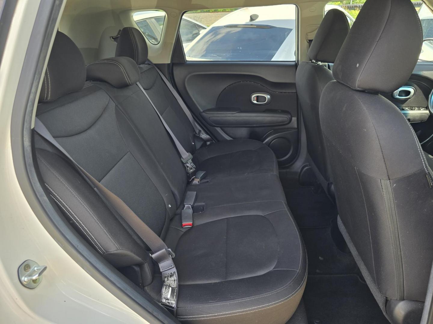 2016 WHITE /BLACK Kia Soul (KNDJN2A20G7) with an 1.6L L4 DOHC 16V engine, 6A transmission, located at 2660 S.Garland Avenue, Garland, TX, 75041, (469) 298-3118, 32.885551, -96.655602 - Welcome to DallasAutos4Less, one of the Premier BUY HERE PAY HERE Dealers in the North Dallas Area. We specialize in financing to people with NO CREDIT or BAD CREDIT. We need proof of income, proof of residence, and a ID. Come buy your new car from us today!! This is a Very clean 2016 KIA SOUL! B - Photo#16