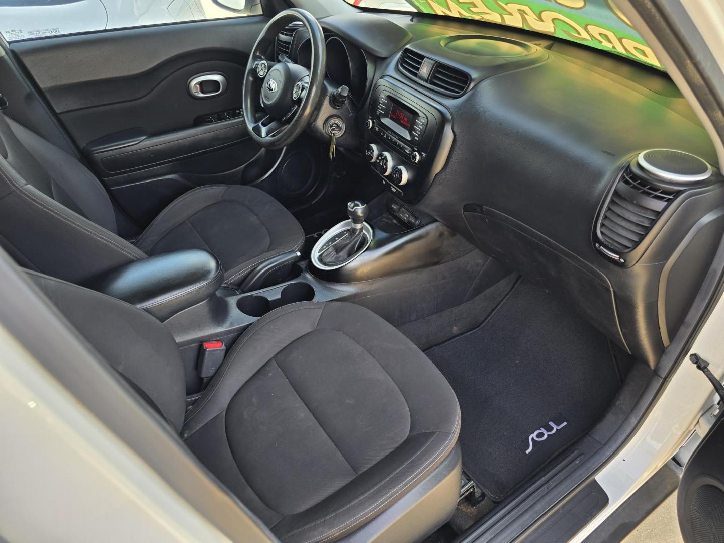 2016 WHITE /BLACK Kia Soul (KNDJN2A20G7) with an 1.6L L4 DOHC 16V engine, 6A transmission, located at 2660 S.Garland Avenue, Garland, TX, 75041, (469) 298-3118, 32.885551, -96.655602 - Welcome to DallasAutos4Less, one of the Premier BUY HERE PAY HERE Dealers in the North Dallas Area. We specialize in financing to people with NO CREDIT or BAD CREDIT. We need proof of income, proof of residence, and a ID. Come buy your new car from us today!! This is a Very clean 2016 KIA SOUL! B - Photo#18