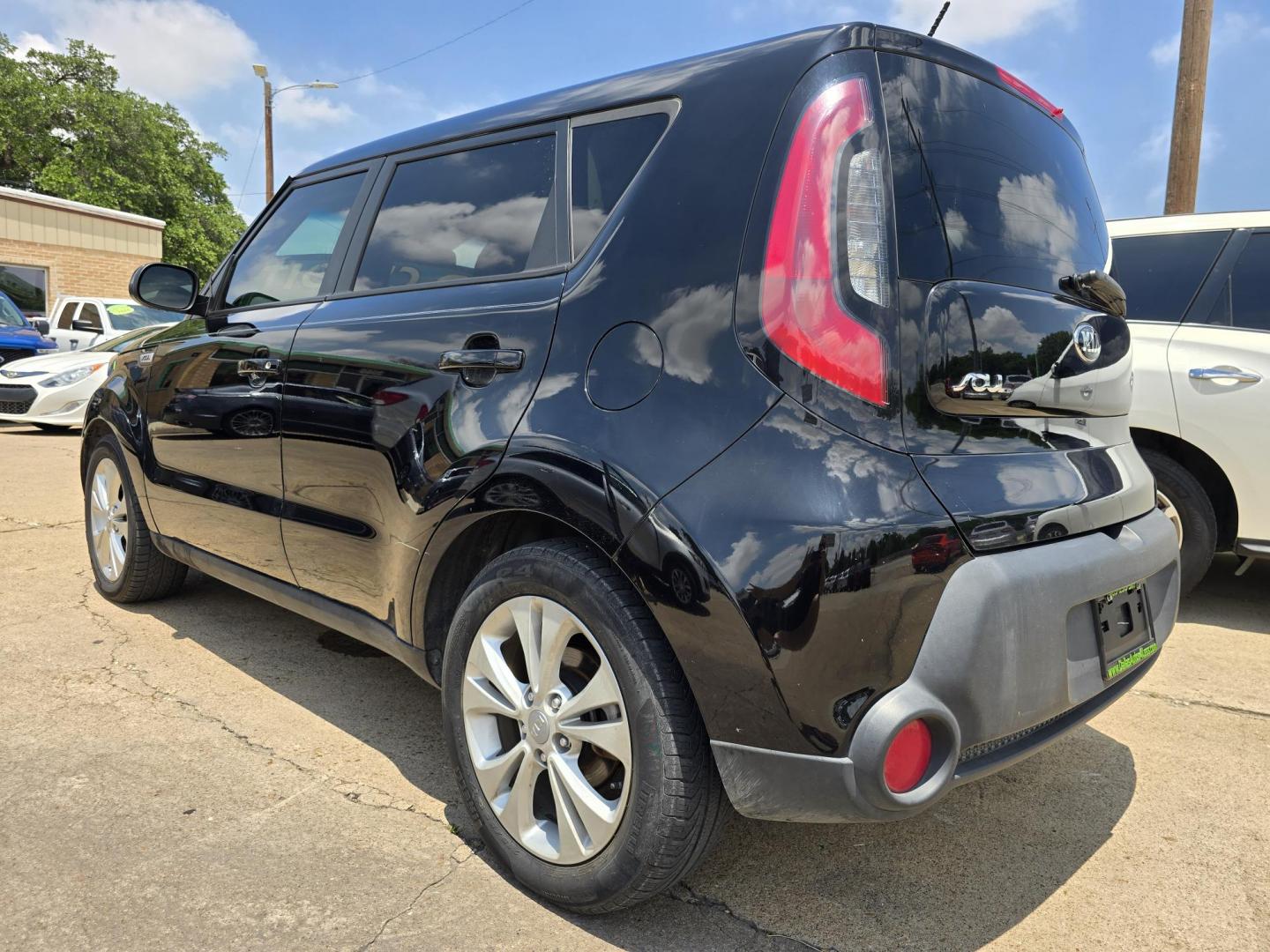 2016 BLACK Kia Soul + (KNDJP3A50G7) with an 2.0L L4 DOHC 16V engine, 6A transmission, located at 2660 S.Garland Avenue, Garland, TX, 75041, (469) 298-3118, 32.885551, -96.655602 - Welcome to DallasAutos4Less, one of the Premier BUY HERE PAY HERE Dealers in the North Dallas Area. We specialize in financing to people with NO CREDIT or BAD CREDIT. We need proof of income, proof of residence, and a ID. Come buy your new car from us today!! This is a Very clean 2016 KIA SOUL +! - Photo#5