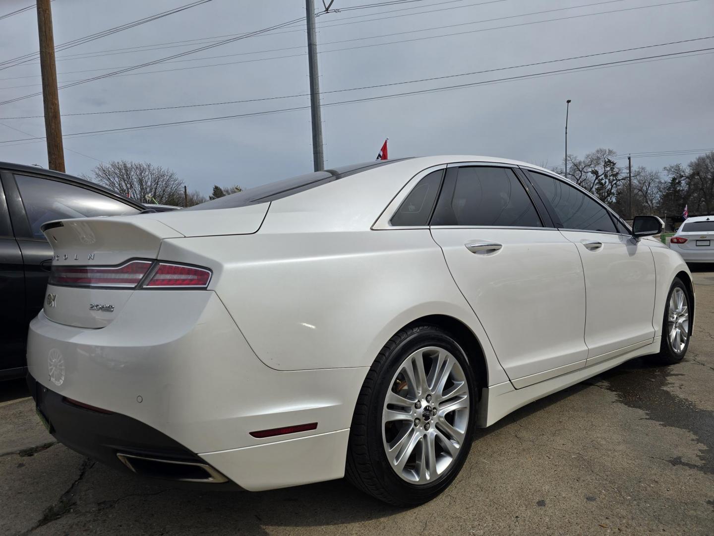 2016 DIAMOND WHITE Lincoln MKZ (3LN6L2J97GR) with an 2.0L L4 DOHC 16V engine, 6A transmission, located at 2660 S.Garland Avenue, Garland, TX, 75041, (469) 298-3118, 32.885551, -96.655602 - Photo#3