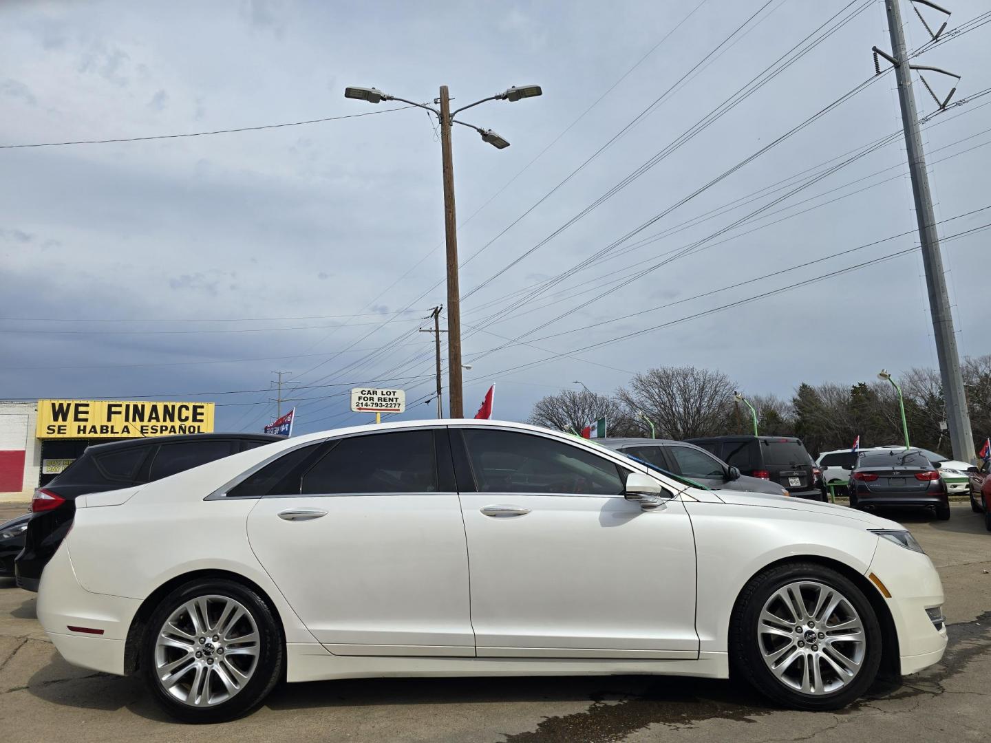 2016 DIAMOND WHITE Lincoln MKZ (3LN6L2J97GR) with an 2.0L L4 DOHC 16V engine, 6A transmission, located at 2660 S.Garland Avenue, Garland, TX, 75041, (469) 298-3118, 32.885551, -96.655602 - Photo#2
