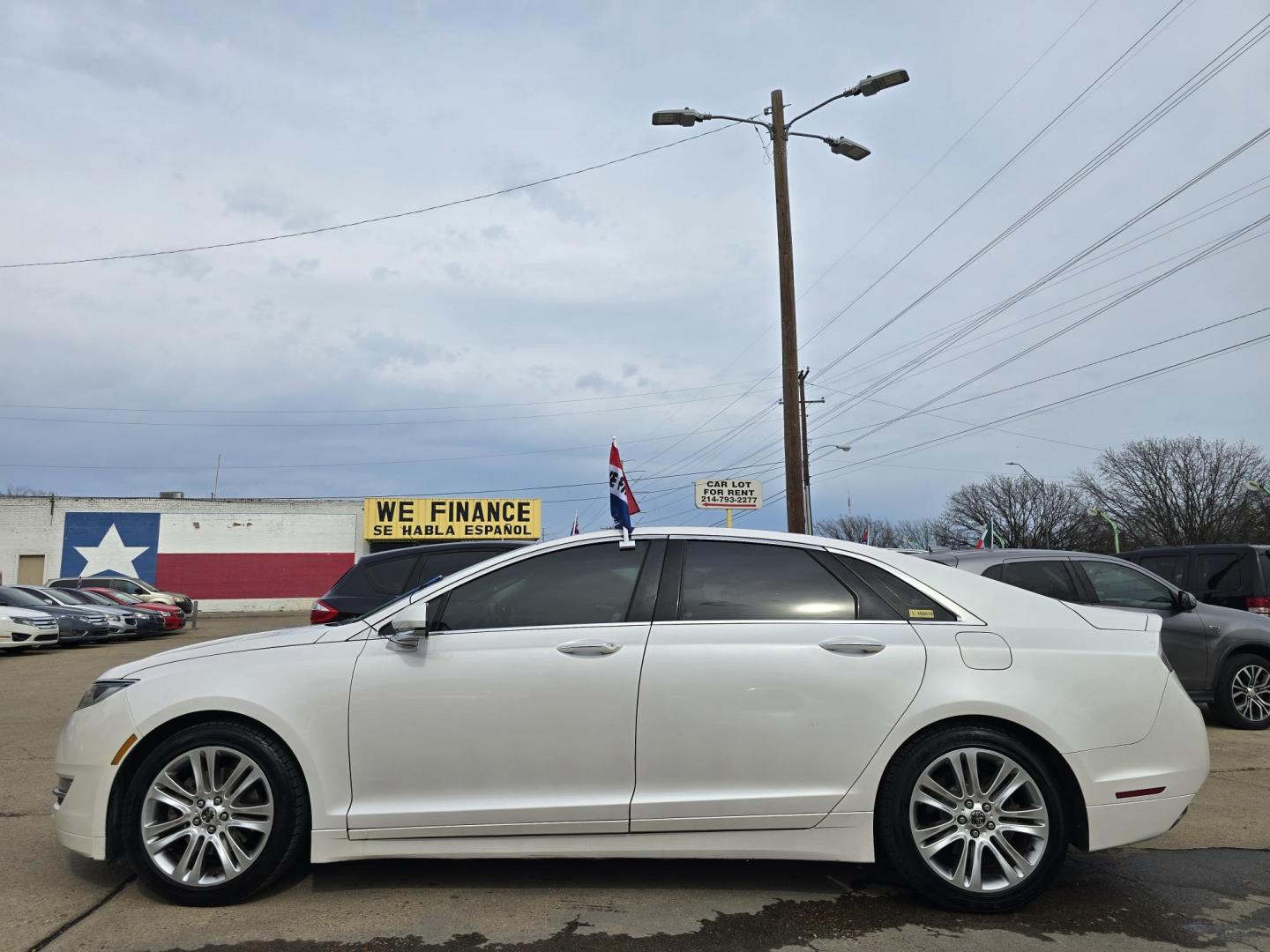 2016 DIAMOND WHITE Lincoln MKZ (3LN6L2J97GR) with an 2.0L L4 DOHC 16V engine, 6A transmission, located at 2660 S.Garland Avenue, Garland, TX, 75041, (469) 298-3118, 32.885551, -96.655602 - Photo#6