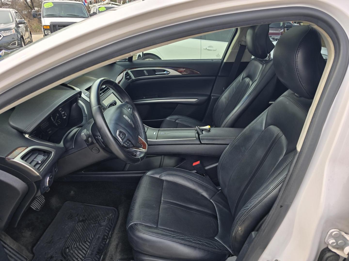 2016 DIAMOND WHITE Lincoln MKZ (3LN6L2J97GR) with an 2.0L L4 DOHC 16V engine, 6A transmission, located at 2660 S.Garland Avenue, Garland, TX, 75041, (469) 298-3118, 32.885551, -96.655602 - Photo#11