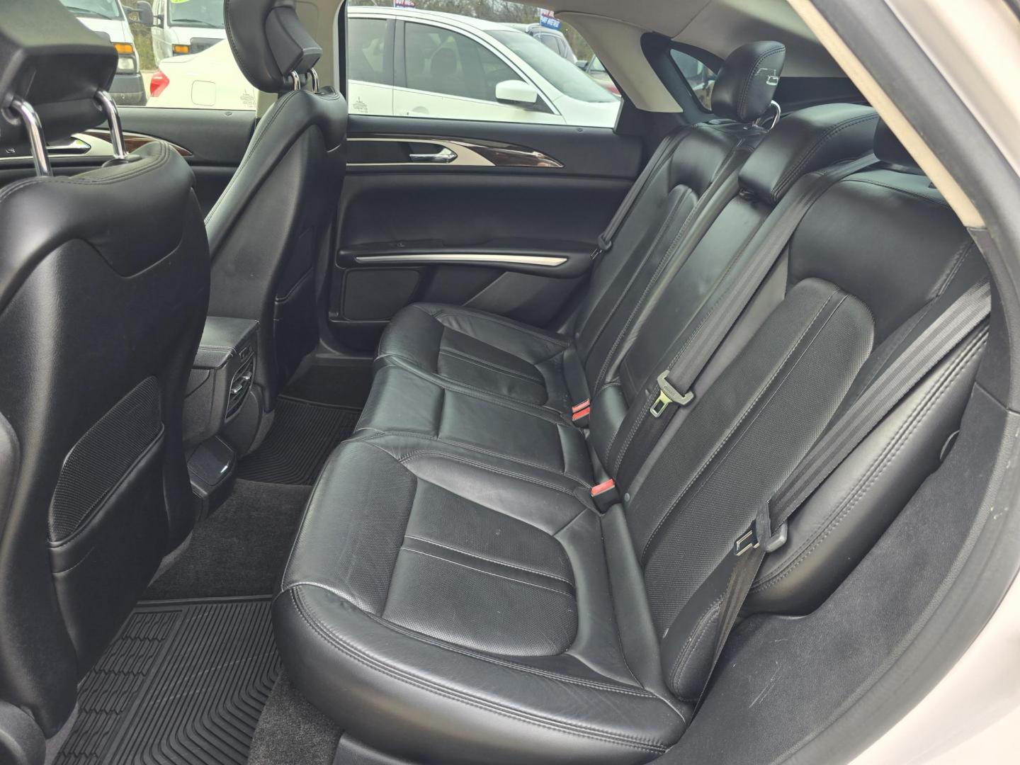 2016 DIAMOND WHITE Lincoln MKZ (3LN6L2J97GR) with an 2.0L L4 DOHC 16V engine, 6A transmission, located at 2660 S.Garland Avenue, Garland, TX, 75041, (469) 298-3118, 32.885551, -96.655602 - Photo#15