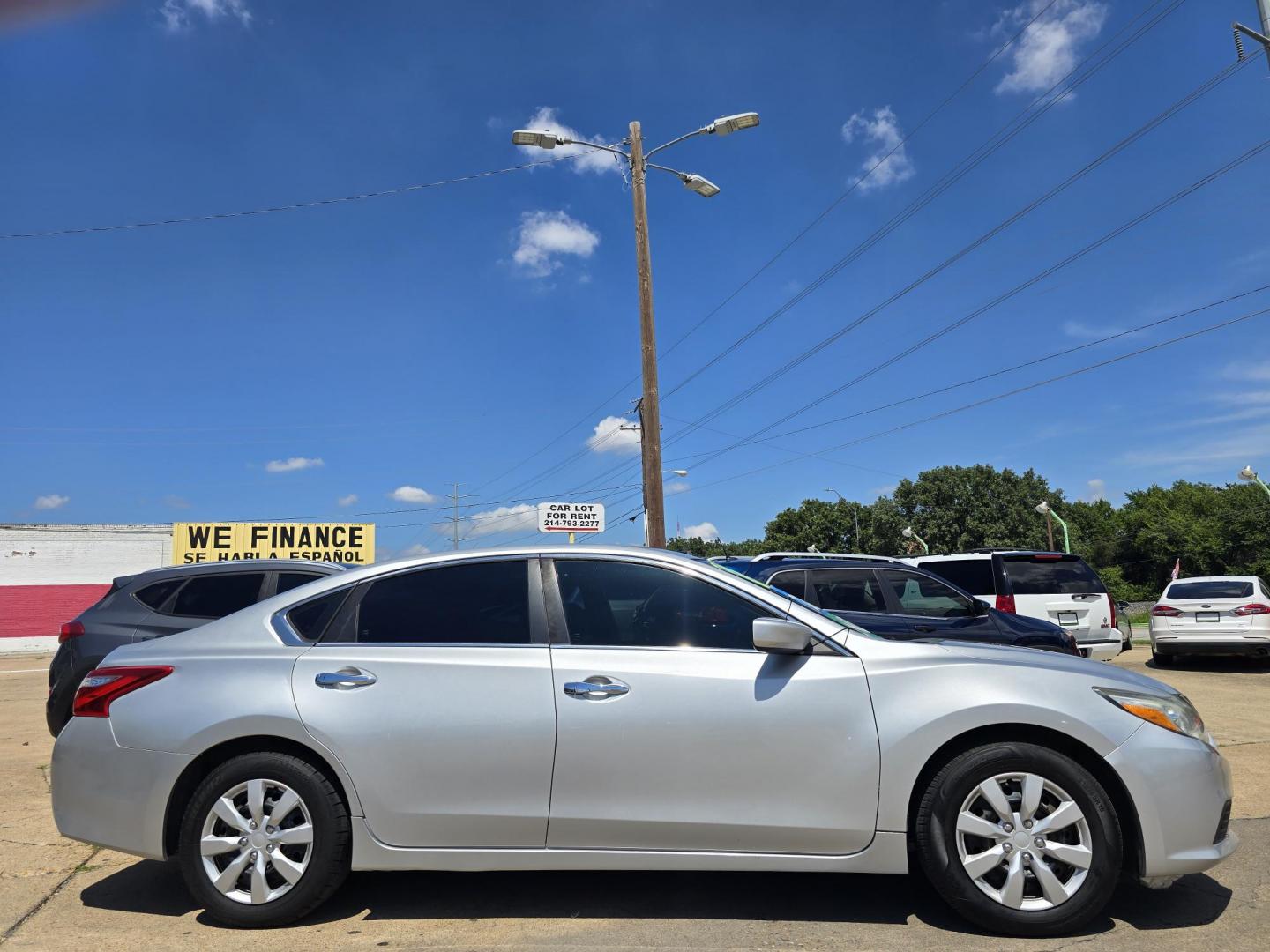 2016 SILVER Nissan Altima S (1N4AL3AP8GC) with an 2.5L L4 DOHC 16V engine, CVT transmission, located at 2660 S.Garland Avenue, Garland, TX, 75041, (469) 298-3118, 32.885551, -96.655602 - Photo#2