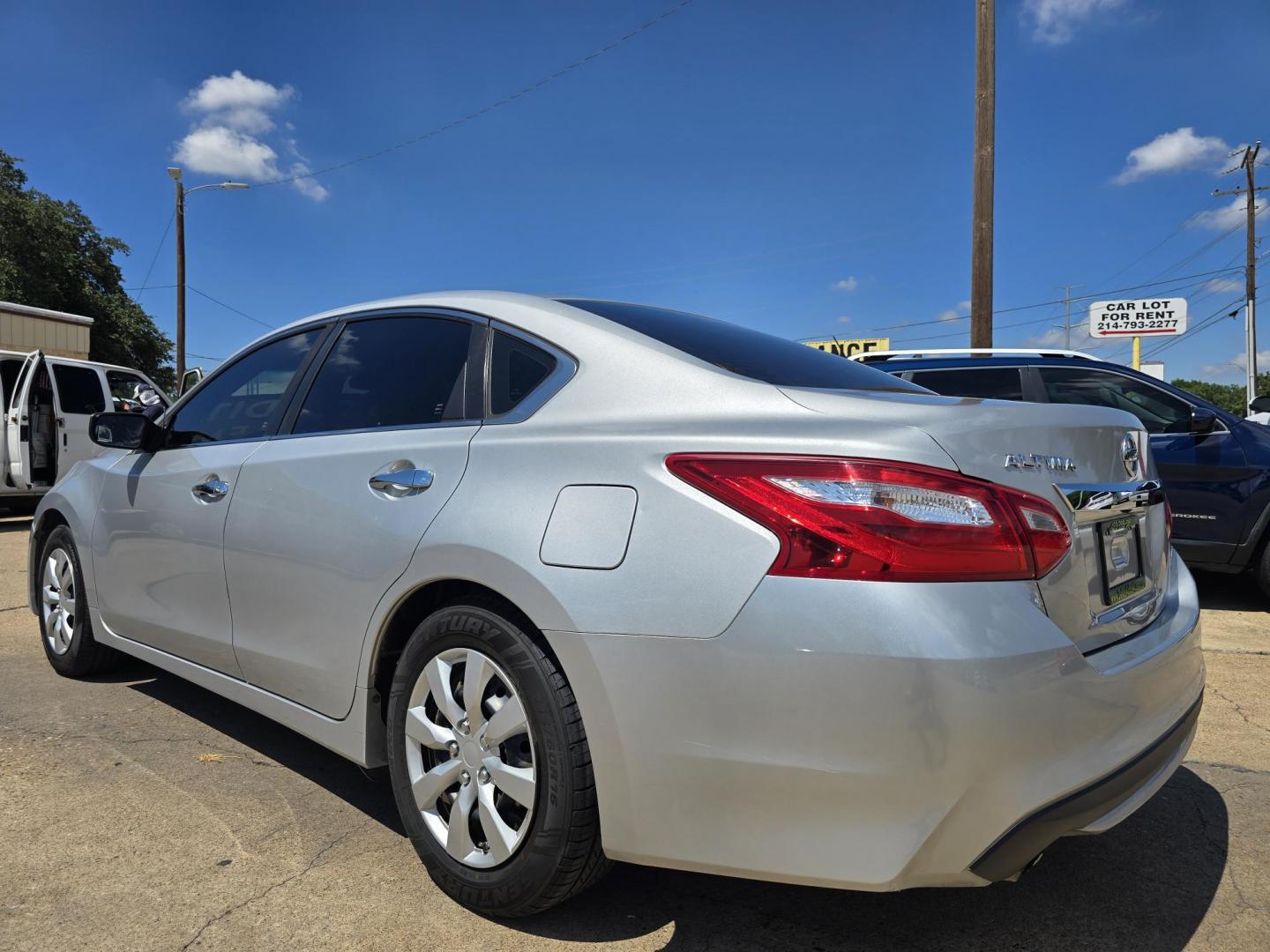 2016 SILVER Nissan Altima S (1N4AL3AP8GC) with an 2.5L L4 DOHC 16V engine, CVT transmission, located at 2660 S.Garland Avenue, Garland, TX, 75041, (469) 298-3118, 32.885551, -96.655602 - Photo#5