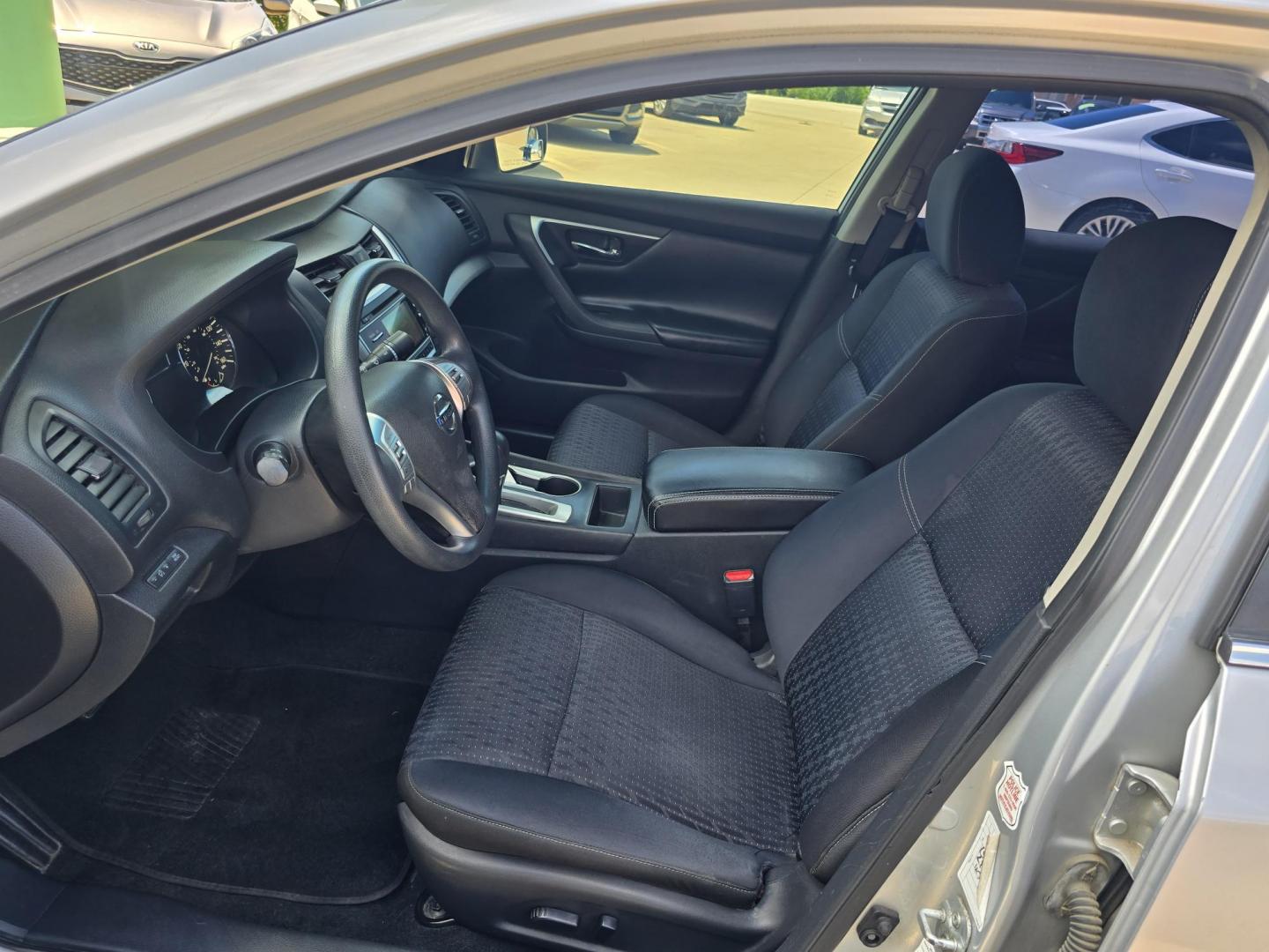 2016 SILVER Nissan Altima S (1N4AL3AP8GC) with an 2.5L L4 DOHC 16V engine, CVT transmission, located at 2660 S.Garland Avenue, Garland, TX, 75041, (469) 298-3118, 32.885551, -96.655602 - Photo#11