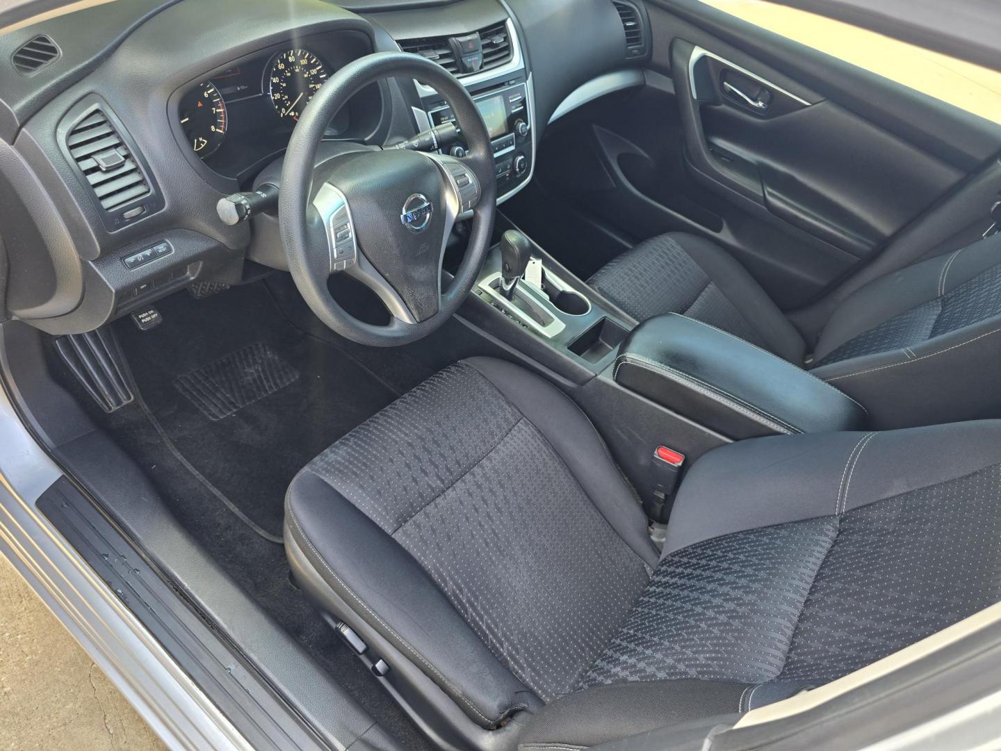 2016 SILVER Nissan Altima S (1N4AL3AP8GC) with an 2.5L L4 DOHC 16V engine, CVT transmission, located at 2660 S.Garland Avenue, Garland, TX, 75041, (469) 298-3118, 32.885551, -96.655602 - Photo#10