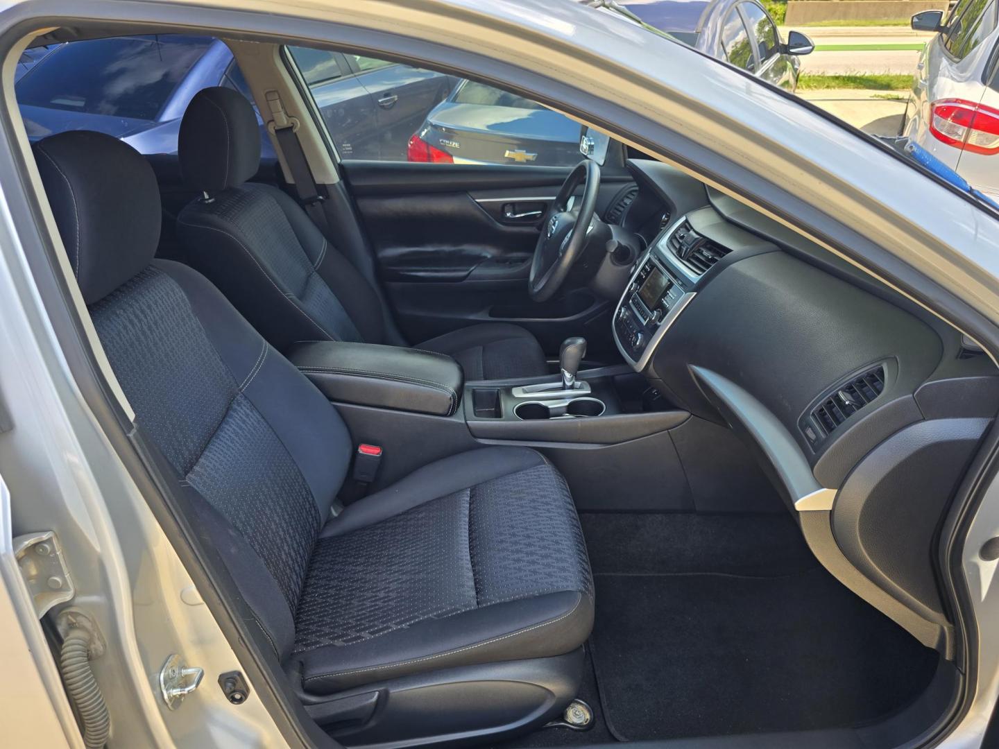 2016 SILVER Nissan Altima S (1N4AL3AP8GC) with an 2.5L L4 DOHC 16V engine, CVT transmission, located at 2660 S.Garland Avenue, Garland, TX, 75041, (469) 298-3118, 32.885551, -96.655602 - Photo#18