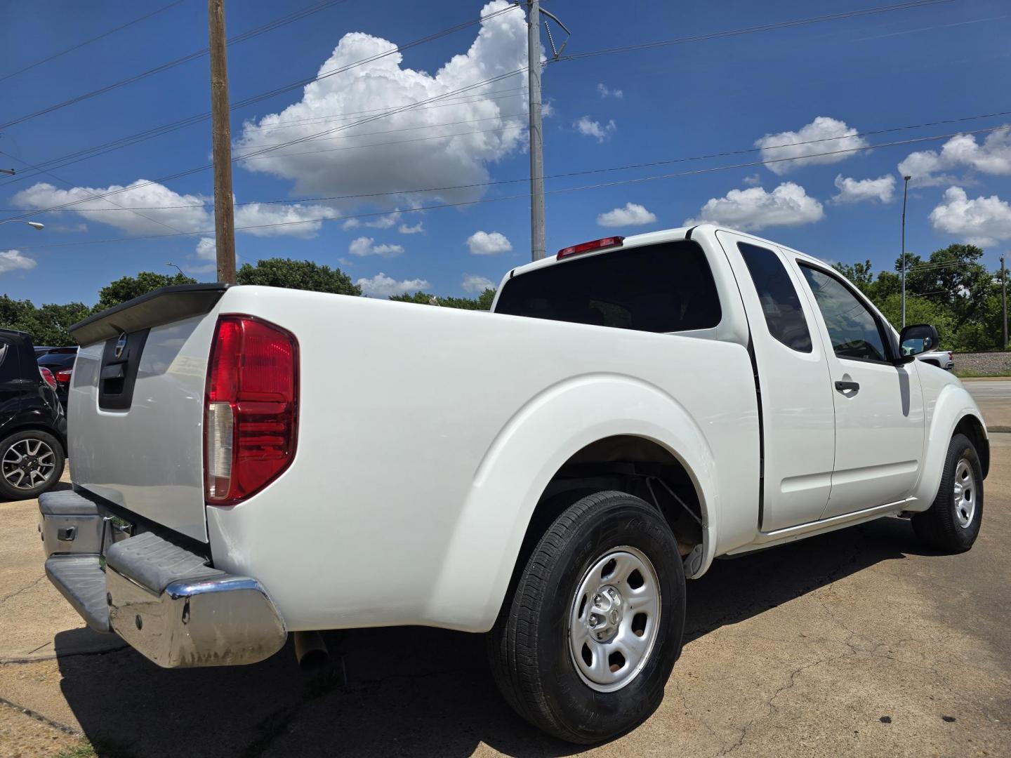 2016 WHITE Nissan Frontier S King Cab (1N6BD0CT3GN) with an 2.5L L4 DOHC 16V engine, AUTO transmission, located at 2660 S.Garland Avenue, Garland, TX, 75041, (469) 298-3118, 32.885551, -96.655602 - Photo#3