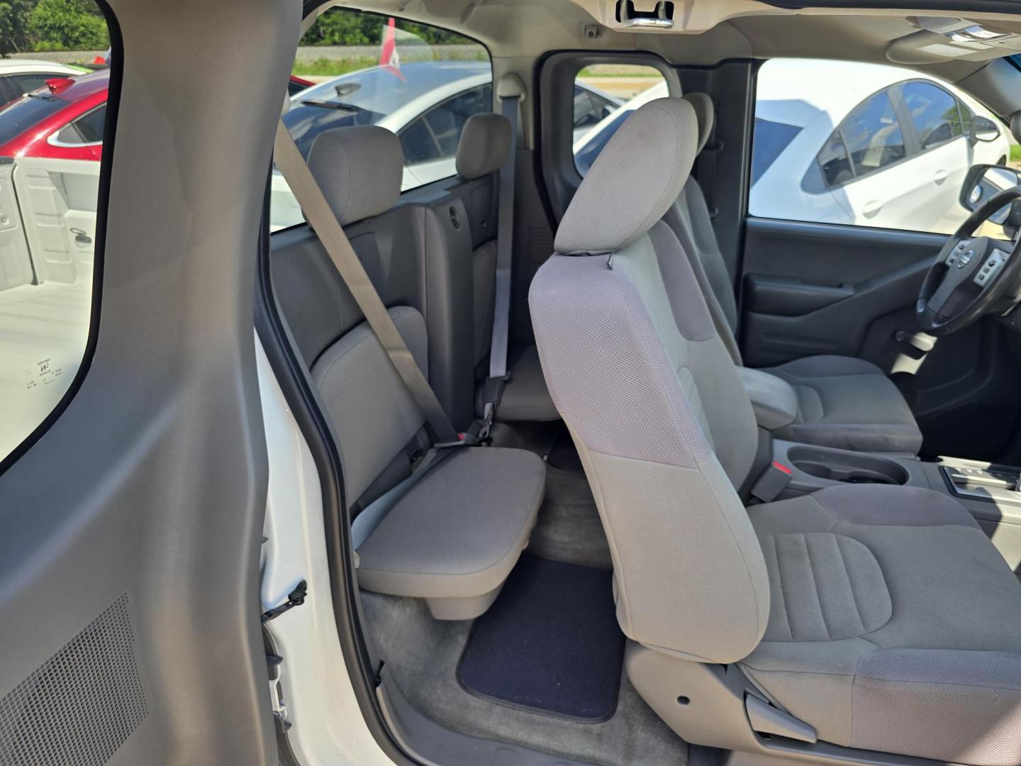 2016 WHITE Nissan Frontier S King Cab (1N6BD0CT3GN) with an 2.5L L4 DOHC 16V engine, AUTO transmission, located at 2660 S.Garland Avenue, Garland, TX, 75041, (469) 298-3118, 32.885551, -96.655602 - Photo#16