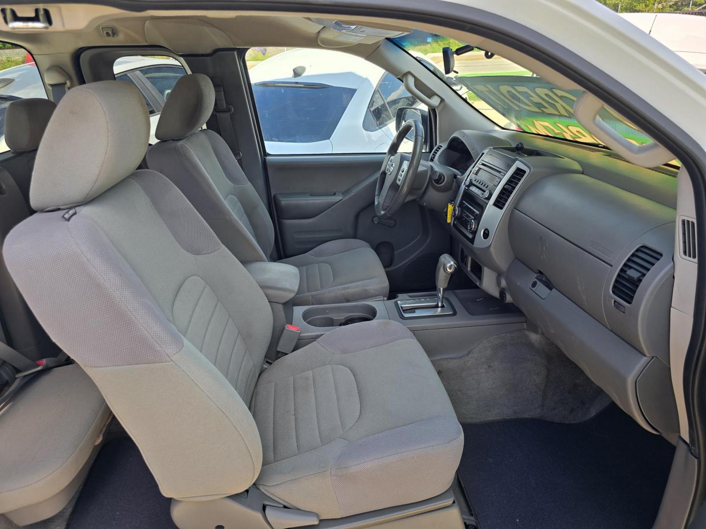 2016 WHITE Nissan Frontier S King Cab (1N6BD0CT3GN) with an 2.5L L4 DOHC 16V engine, AUTO transmission, located at 2660 S.Garland Avenue, Garland, TX, 75041, (469) 298-3118, 32.885551, -96.655602 - Photo#17