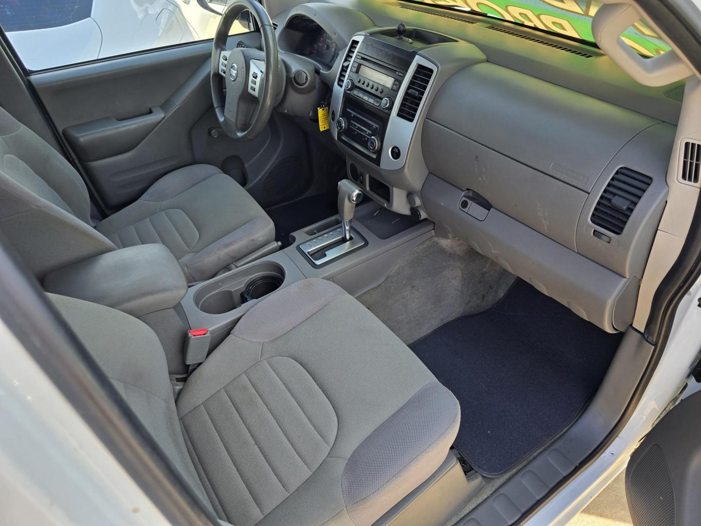 2016 WHITE Nissan Frontier S King Cab (1N6BD0CT3GN) with an 2.5L L4 DOHC 16V engine, AUTO transmission, located at 2660 S.Garland Avenue, Garland, TX, 75041, (469) 298-3118, 32.885551, -96.655602 - Photo#18