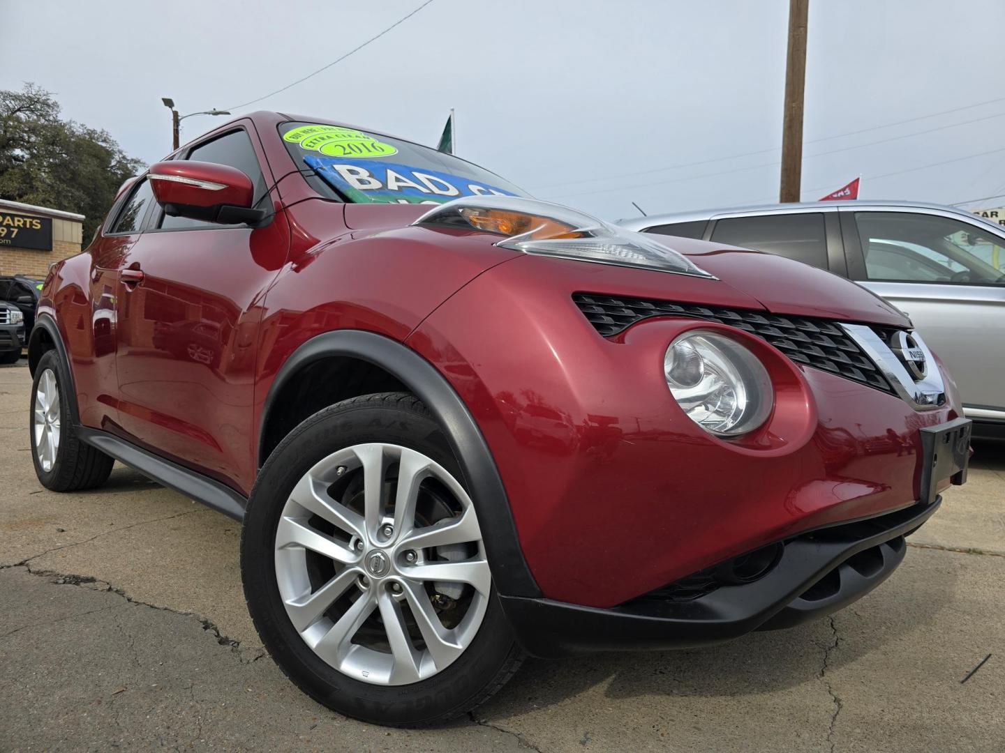 2016 RED Nissan Juke S (JN8AF5MR2GT) with an 1.6L L4 DOHC 16V TURBO engine, CVT transmission, located at 2660 S.Garland Avenue, Garland, TX, 75041, (469) 298-3118, 32.885551, -96.655602 - Photo#0