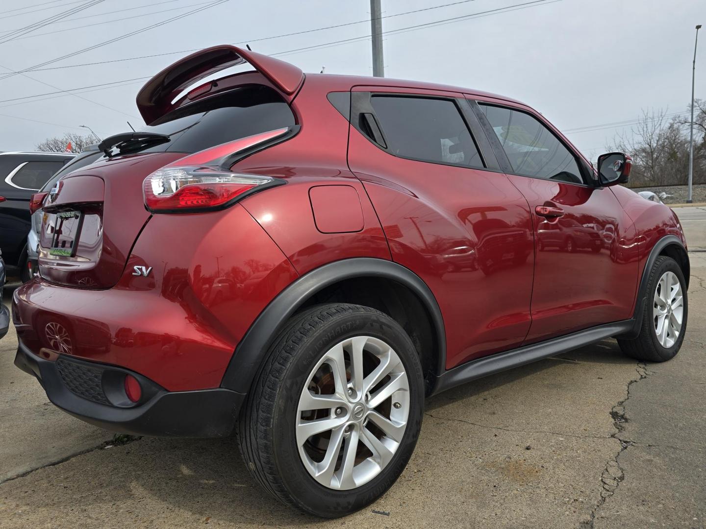 2016 RED Nissan Juke S (JN8AF5MR2GT) with an 1.6L L4 DOHC 16V TURBO engine, CVT transmission, located at 2660 S.Garland Avenue, Garland, TX, 75041, (469) 298-3118, 32.885551, -96.655602 - Photo#3