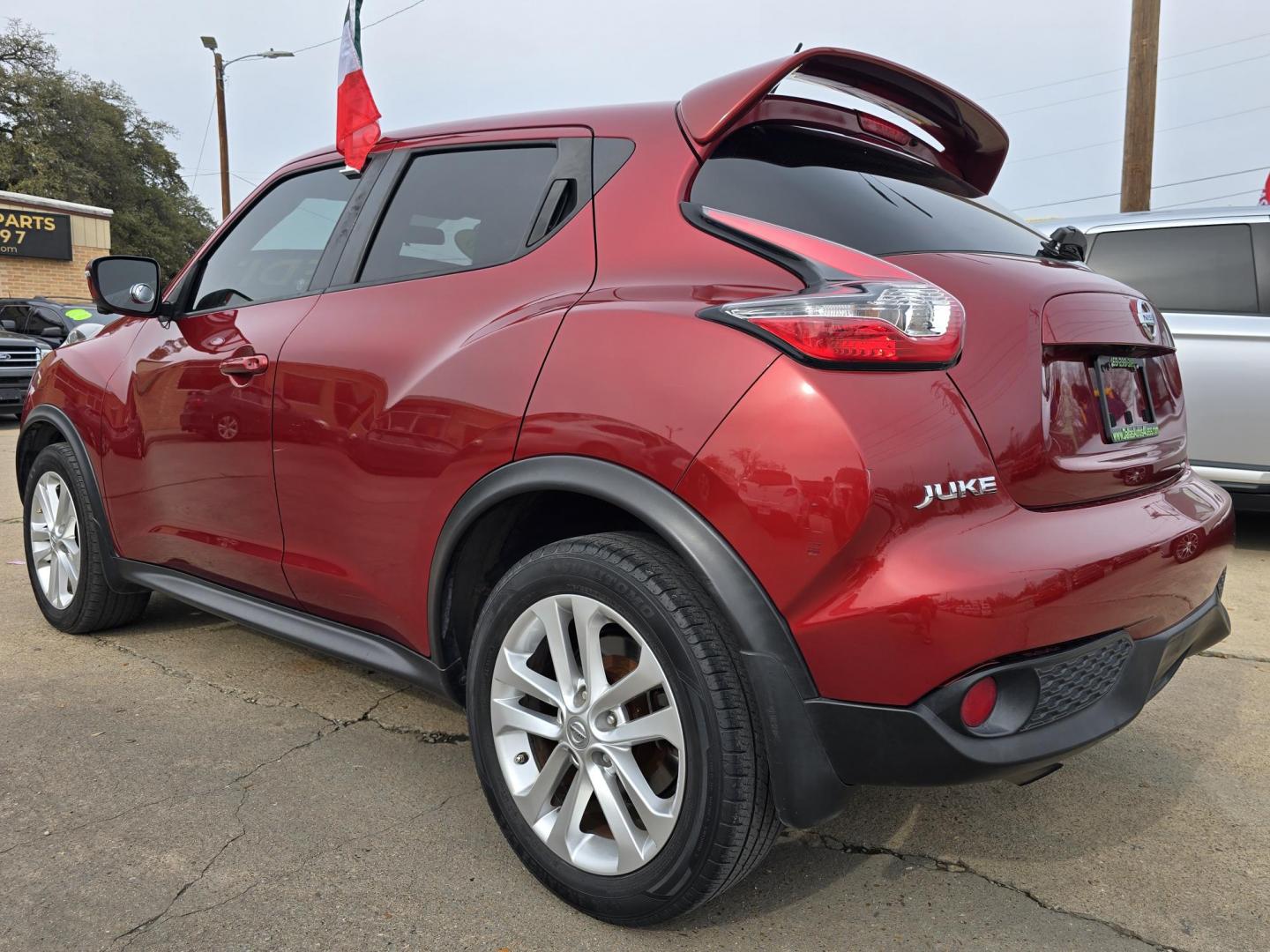 2016 RED Nissan Juke S (JN8AF5MR2GT) with an 1.6L L4 DOHC 16V TURBO engine, CVT transmission, located at 2660 S.Garland Avenue, Garland, TX, 75041, (469) 298-3118, 32.885551, -96.655602 - Photo#5