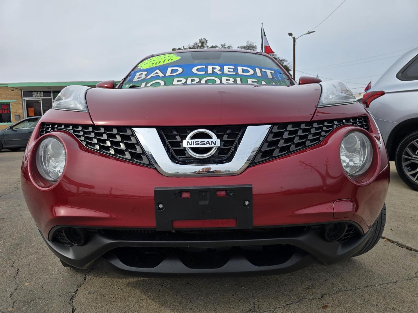 2016 RED Nissan Juke S (JN8AF5MR2GT) with an 1.6L L4 DOHC 16V TURBO engine, CVT transmission, located at 2660 S.Garland Avenue, Garland, TX, 75041, (469) 298-3118, 32.885551, -96.655602 - Photo#9