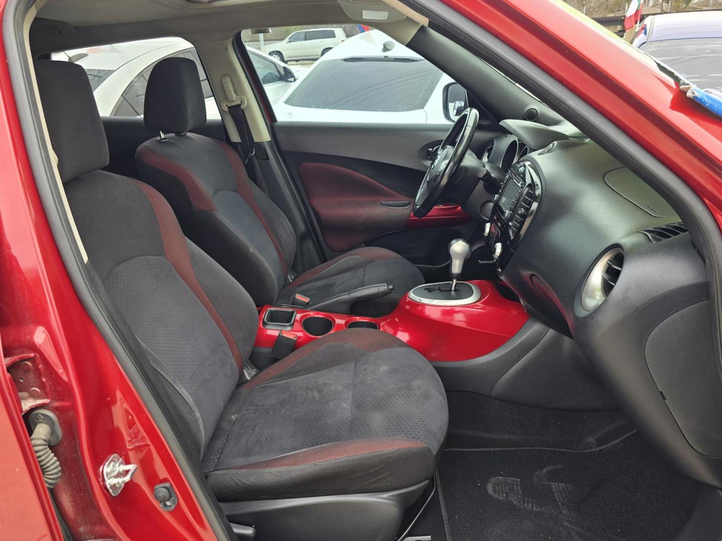 2016 RED Nissan Juke S (JN8AF5MR2GT) with an 1.6L L4 DOHC 16V TURBO engine, CVT transmission, located at 2660 S.Garland Avenue, Garland, TX, 75041, (469) 298-3118, 32.885551, -96.655602 - Photo#22