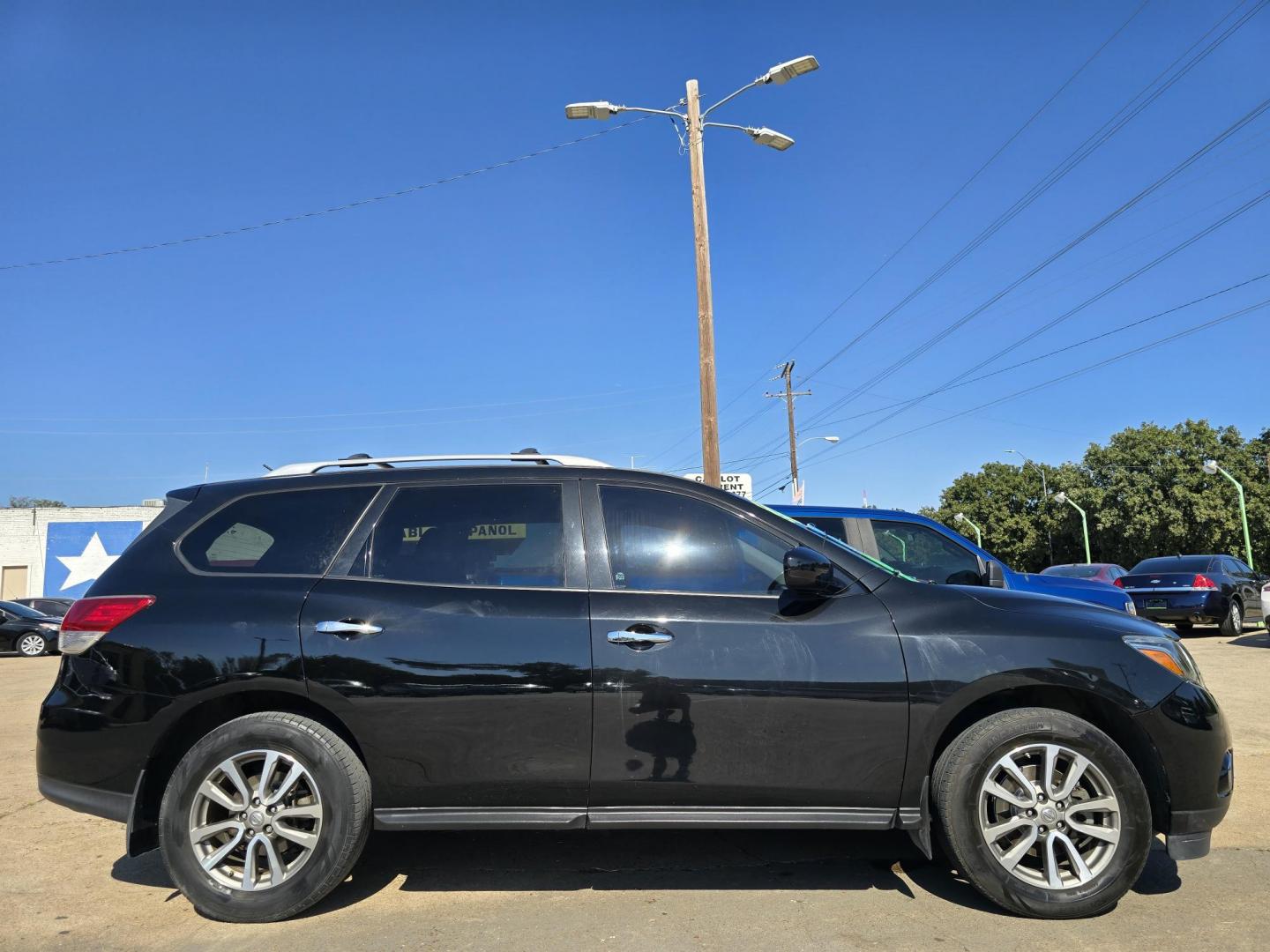 2016 GRAY /BLACK Nissan Pathfinder S (5N1AR2MN9GC) with an 3.5L V6 DOHC 24V engine, CVT transmission, located at 2660 S.Garland Avenue, Garland, TX, 75041, (469) 298-3118, 32.885551, -96.655602 - Welcome to DallasAutos4Less, one of the Premier BUY HERE PAY HERE Dealers in the North Dallas Area. We specialize in financing to people with NO CREDIT or BAD CREDIT. We need proof of income, proof of residence, and a ID. Come buy your new car from us today!! This is a Very clean 2016 NISSAN PATH - Photo#2