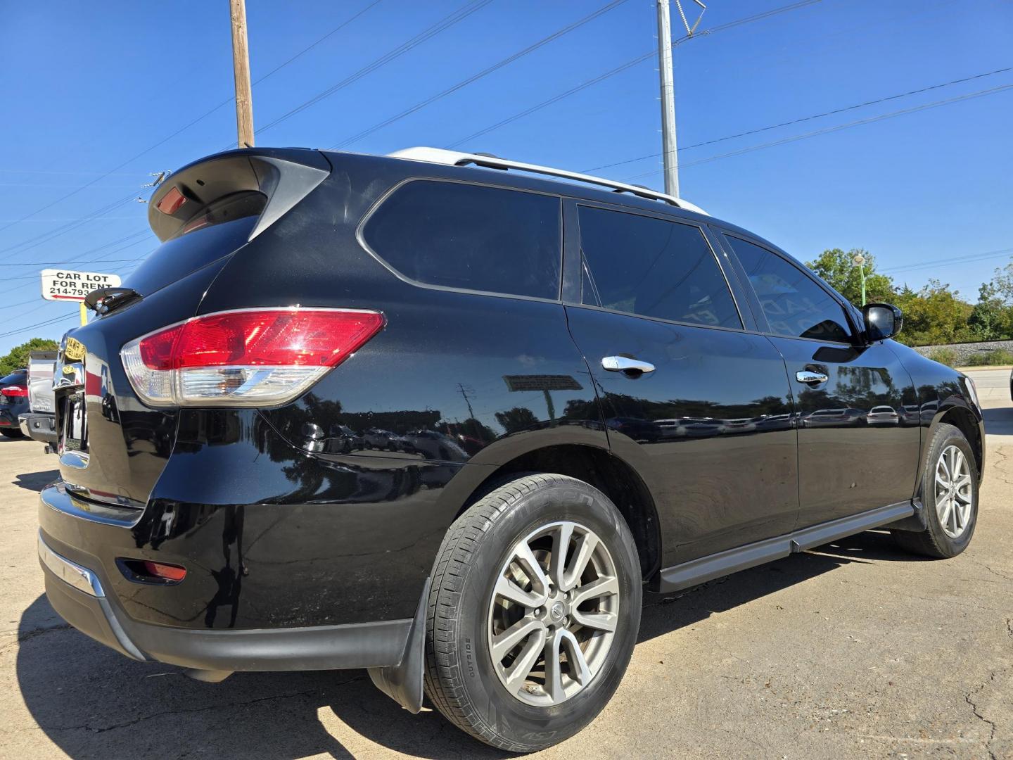 2016 GRAY /BLACK Nissan Pathfinder S (5N1AR2MN9GC) with an 3.5L V6 DOHC 24V engine, CVT transmission, located at 2660 S.Garland Avenue, Garland, TX, 75041, (469) 298-3118, 32.885551, -96.655602 - Welcome to DallasAutos4Less, one of the Premier BUY HERE PAY HERE Dealers in the North Dallas Area. We specialize in financing to people with NO CREDIT or BAD CREDIT. We need proof of income, proof of residence, and a ID. Come buy your new car from us today!! This is a Very clean 2016 NISSAN PATH - Photo#3
