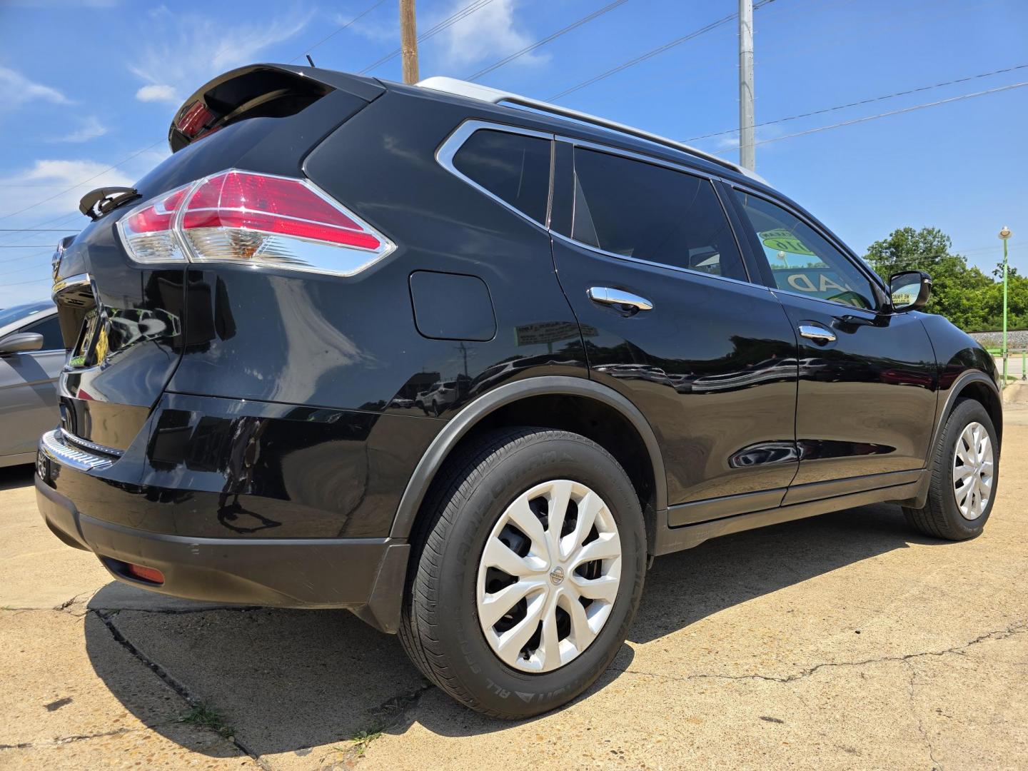 2016 BLACK Nissan Rogue S (JN8AT2MT4GW) with an 2.5L L4 DOHC 16V engine, CVT transmission, located at 2660 S.Garland Avenue, Garland, TX, 75041, (469) 298-3118, 32.885551, -96.655602 - Photo#3