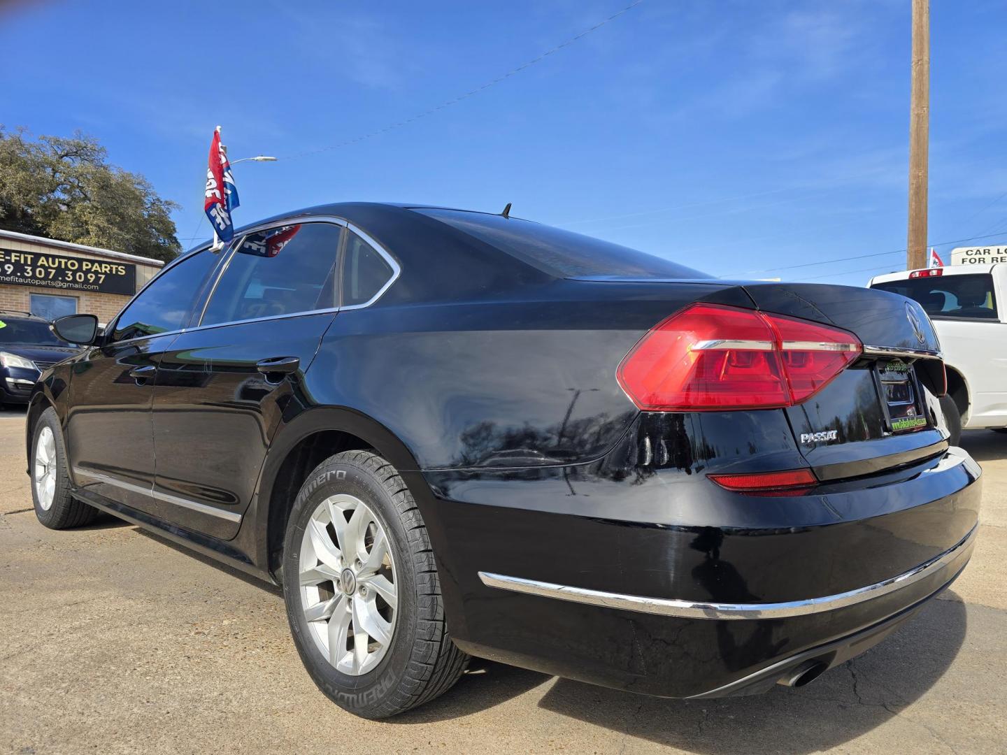 2016 BLACK Volkswagen Passat S (1VWAT7A30GC) , 6A transmission, located at 2660 S.Garland Avenue, Garland, TX, 75041, (469) 298-3118, 32.885551, -96.655602 - Photo#5
