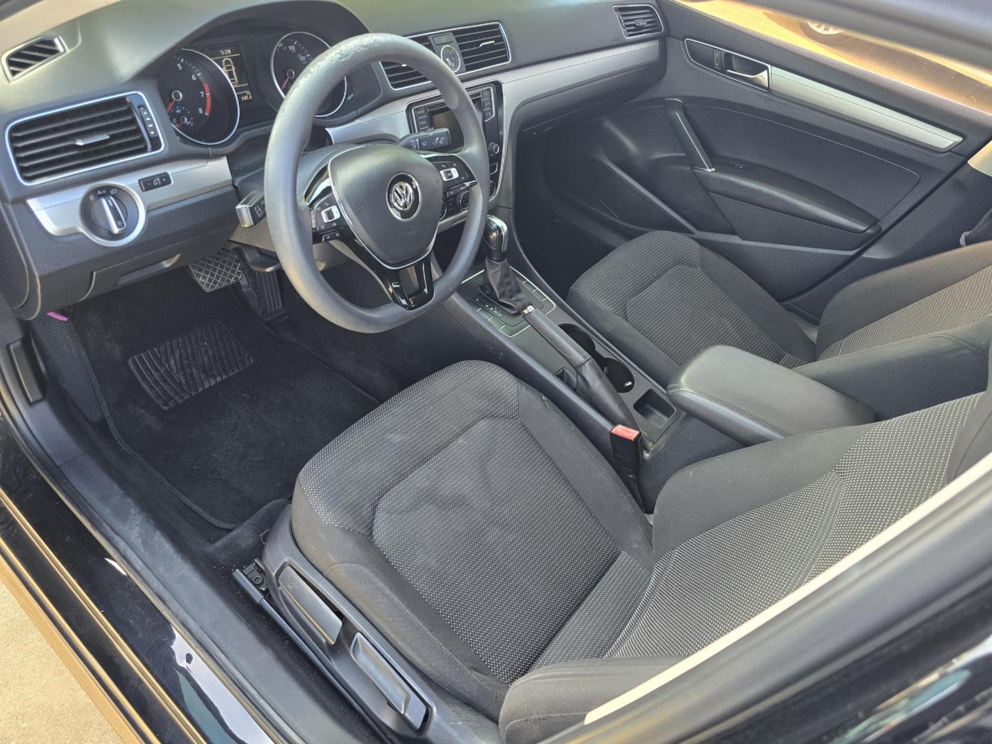 2016 BLACK Volkswagen Passat S (1VWAT7A30GC) , 6A transmission, located at 2660 S.Garland Avenue, Garland, TX, 75041, (469) 298-3118, 32.885551, -96.655602 - Photo#10