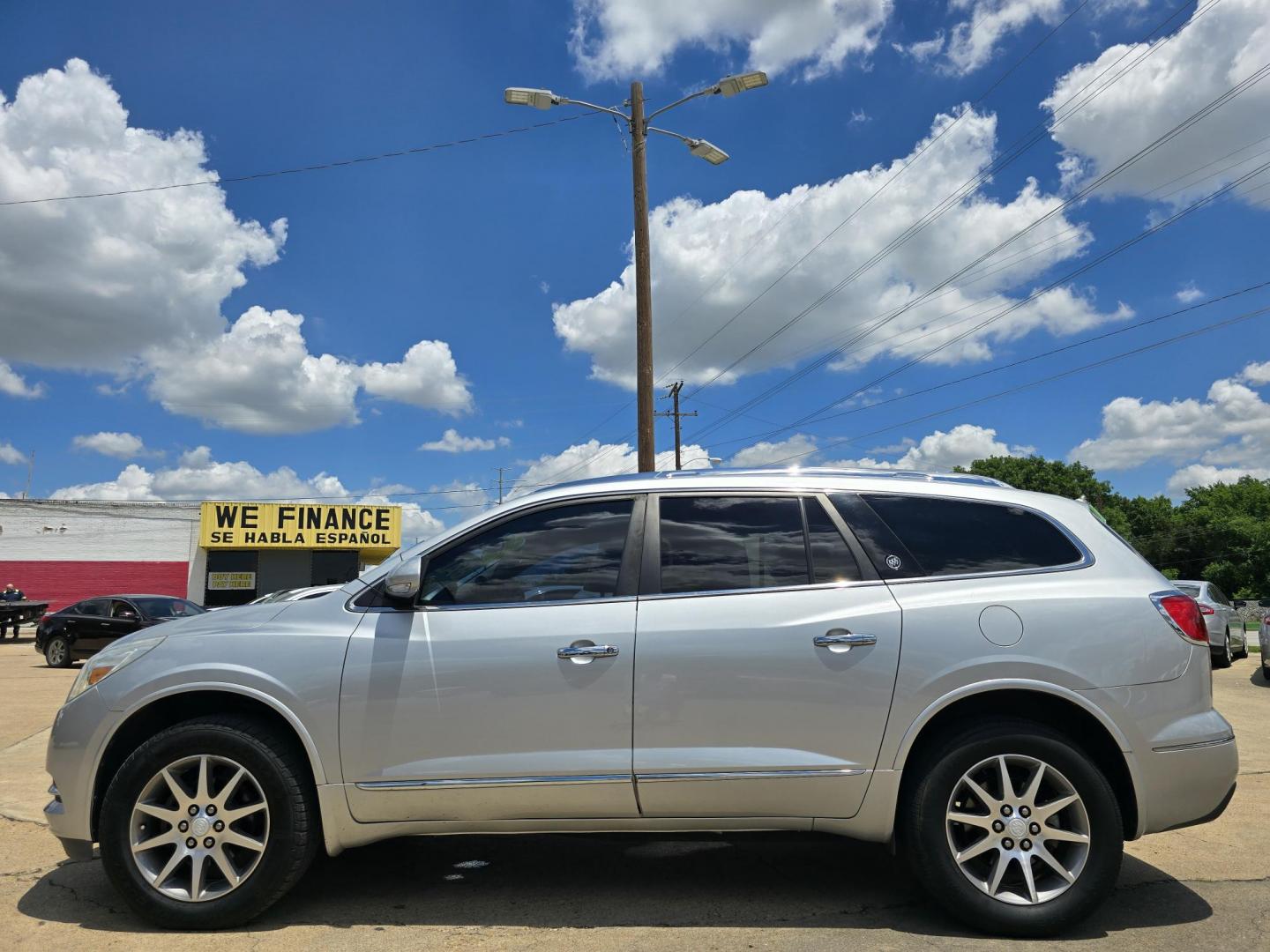 2017 SILVER Buick Enclave Convenience (5GAKRAKD2HJ) with an 3.6L V6 DOHC 24V engine, 6A transmission, located at 2660 S.Garland Avenue, Garland, TX, 75041, (469) 298-3118, 32.885551, -96.655602 - Photo#6