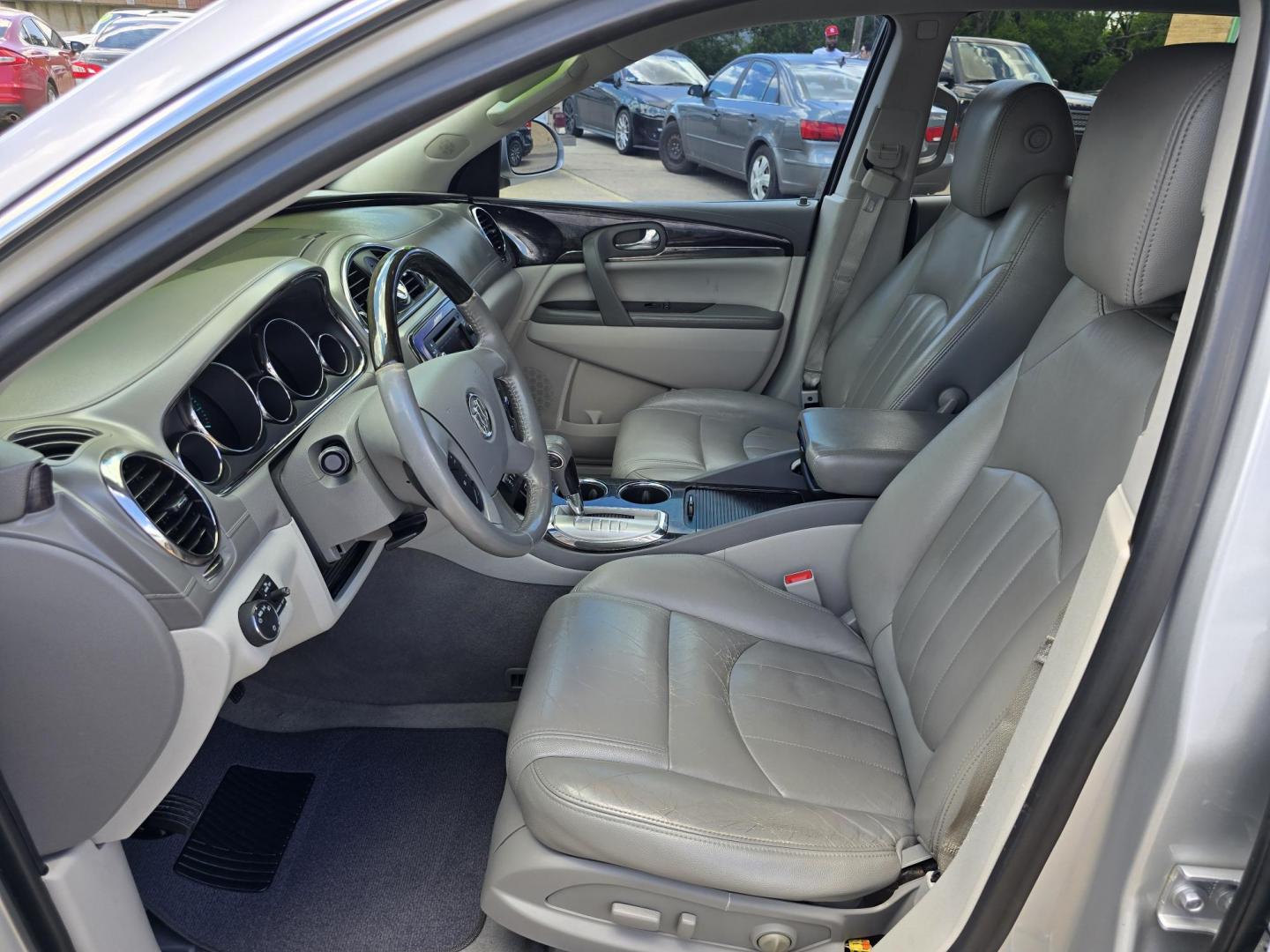 2017 SILVER Buick Enclave Convenience (5GAKRAKD2HJ) with an 3.6L V6 DOHC 24V engine, 6A transmission, located at 2660 S.Garland Avenue, Garland, TX, 75041, (469) 298-3118, 32.885551, -96.655602 - Photo#11