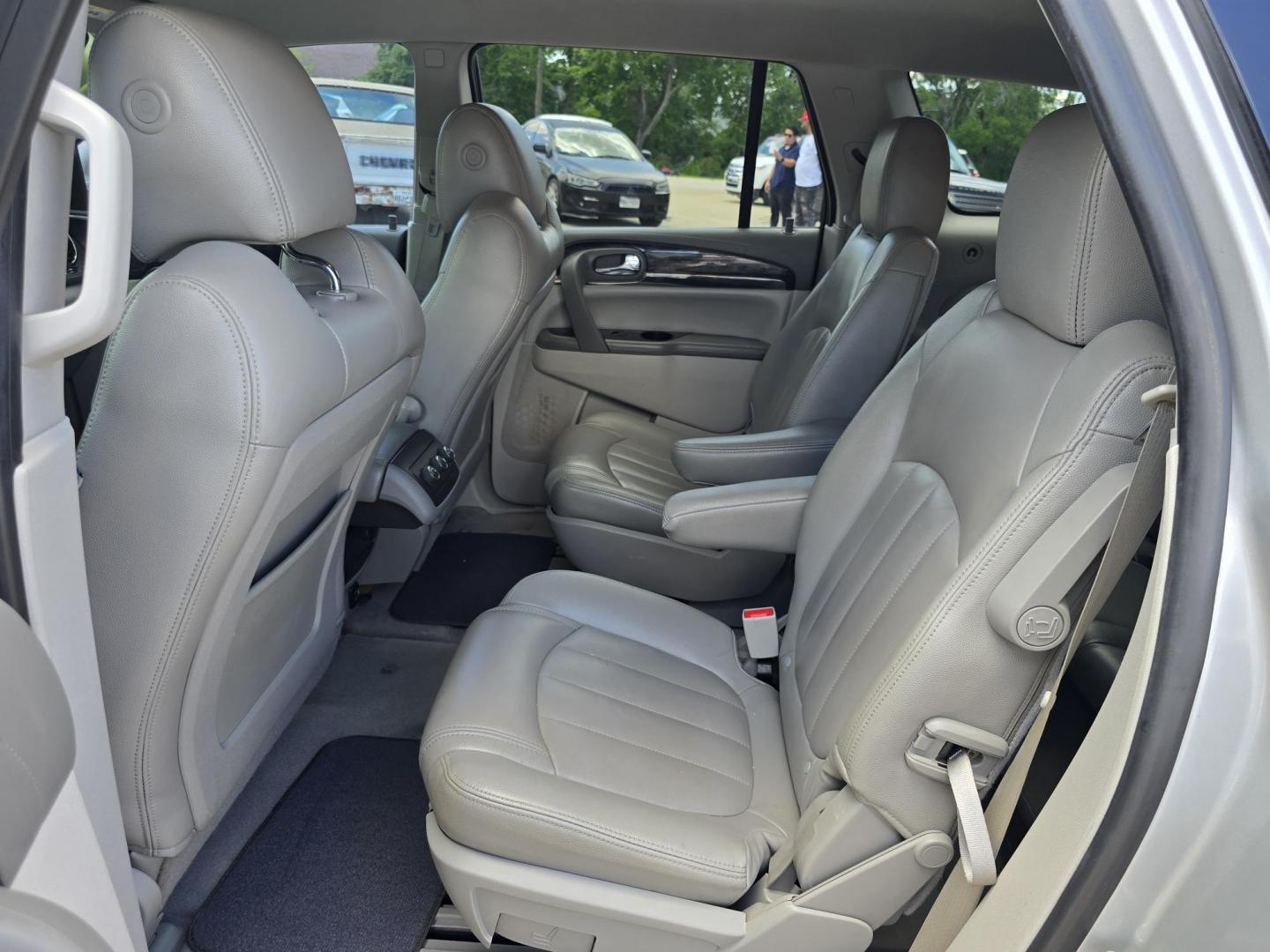 2017 SILVER Buick Enclave Convenience (5GAKRAKD2HJ) with an 3.6L V6 DOHC 24V engine, 6A transmission, located at 2660 S.Garland Avenue, Garland, TX, 75041, (469) 298-3118, 32.885551, -96.655602 - Photo#17