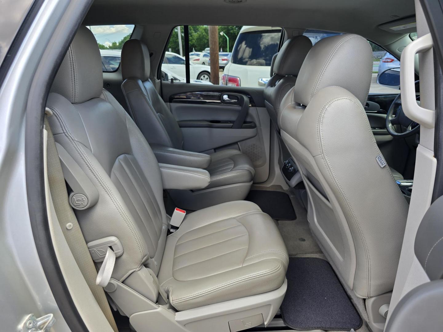 2017 SILVER Buick Enclave Convenience (5GAKRAKD2HJ) with an 3.6L V6 DOHC 24V engine, 6A transmission, located at 2660 S.Garland Avenue, Garland, TX, 75041, (469) 298-3118, 32.885551, -96.655602 - Photo#20