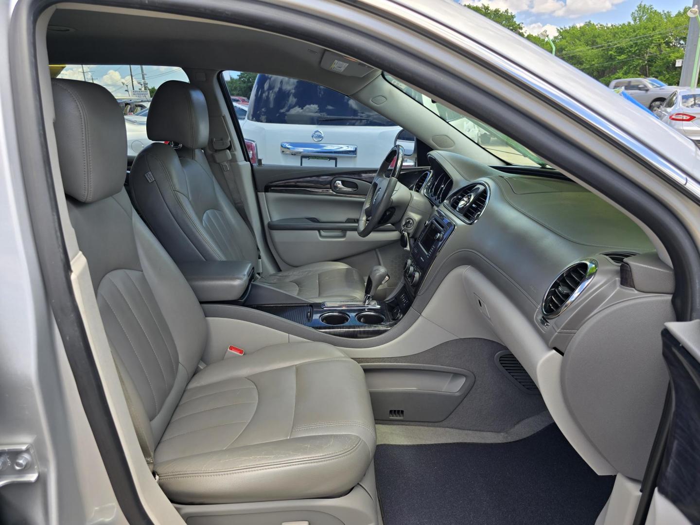 2017 SILVER Buick Enclave Convenience (5GAKRAKD2HJ) with an 3.6L V6 DOHC 24V engine, 6A transmission, located at 2660 S.Garland Avenue, Garland, TX, 75041, (469) 298-3118, 32.885551, -96.655602 - Photo#21