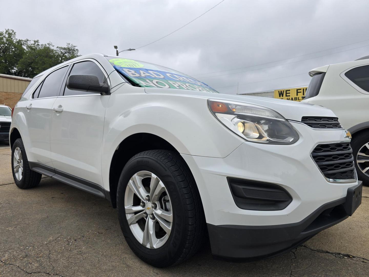 2017 WHITE Chevrolet Equinox LS (2GNALBEK2H1) with an 2.4L L4 DOHC 16V FFV engine, 6A transmission, located at 2660 S.Garland Avenue, Garland, TX, 75041, (469) 298-3118, 32.885551, -96.655602 - Photo#1