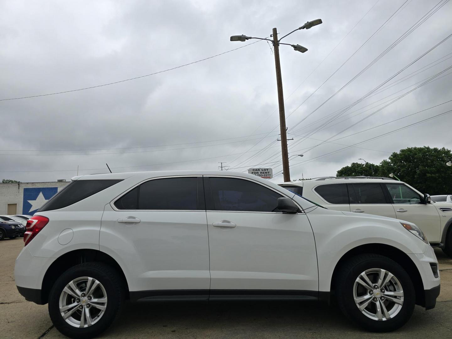 2017 WHITE Chevrolet Equinox LS (2GNALBEK2H1) with an 2.4L L4 DOHC 16V FFV engine, 6A transmission, located at 2660 S.Garland Avenue, Garland, TX, 75041, (469) 298-3118, 32.885551, -96.655602 - Photo#2
