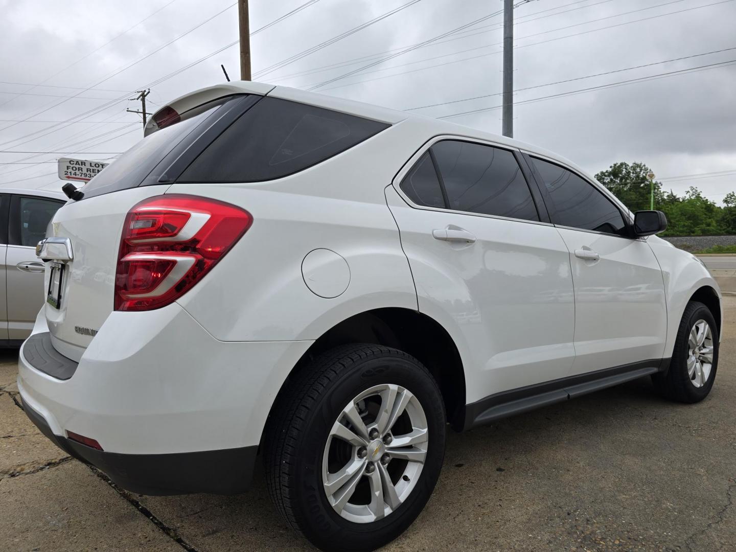 2017 WHITE Chevrolet Equinox LS (2GNALBEK2H1) with an 2.4L L4 DOHC 16V FFV engine, 6A transmission, located at 2660 S.Garland Avenue, Garland, TX, 75041, (469) 298-3118, 32.885551, -96.655602 - Photo#3