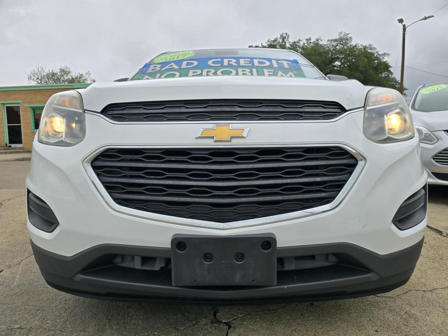 2017 WHITE Chevrolet Equinox LS (2GNALBEK2H1) with an 2.4L L4 DOHC 16V FFV engine, 6A transmission, located at 2660 S.Garland Avenue, Garland, TX, 75041, (469) 298-3118, 32.885551, -96.655602 - Photo#9