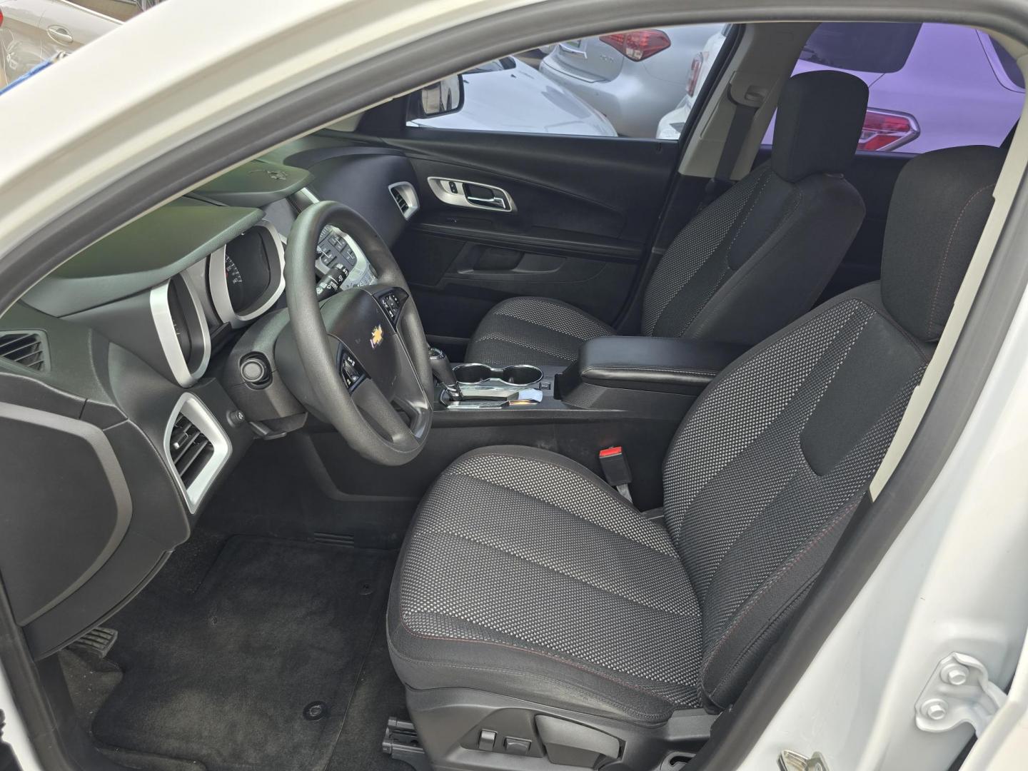 2017 WHITE Chevrolet Equinox LS (2GNALBEK2H1) with an 2.4L L4 DOHC 16V FFV engine, 6A transmission, located at 2660 S.Garland Avenue, Garland, TX, 75041, (469) 298-3118, 32.885551, -96.655602 - Photo#11