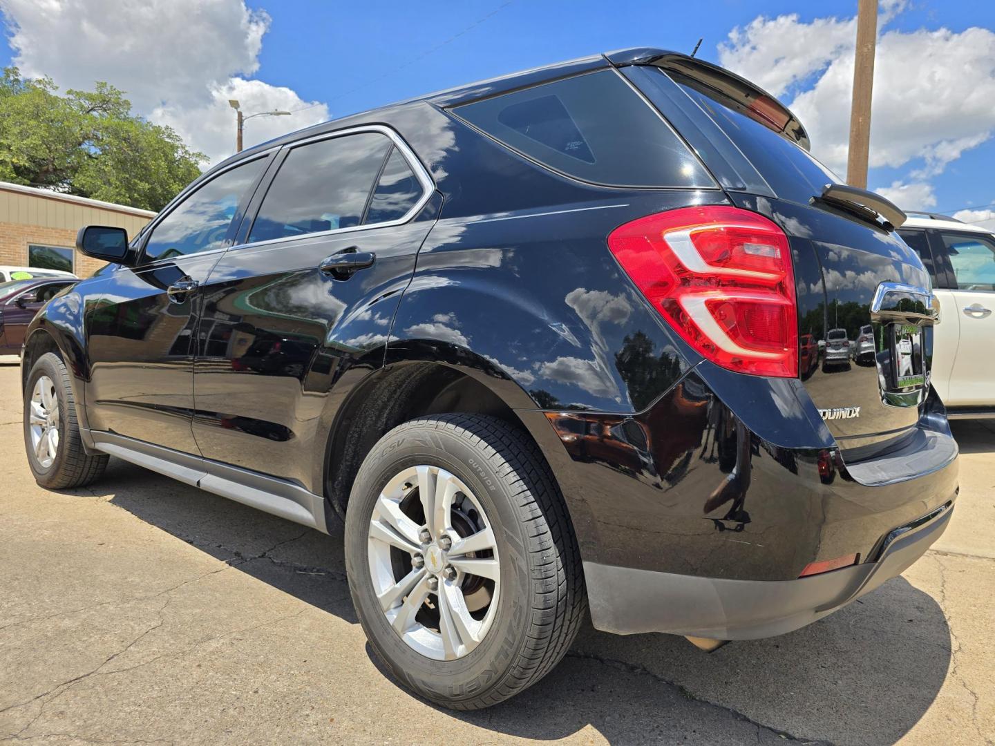 2017 BLACK Chevrolet Equinox LS (2GNALBEK3H1) with an 2.4L L4 DOHC 16V FFV engine, 6A transmission, located at 2660 S.Garland Avenue, Garland, TX, 75041, (469) 298-3118, 32.885551, -96.655602 - Photo#6