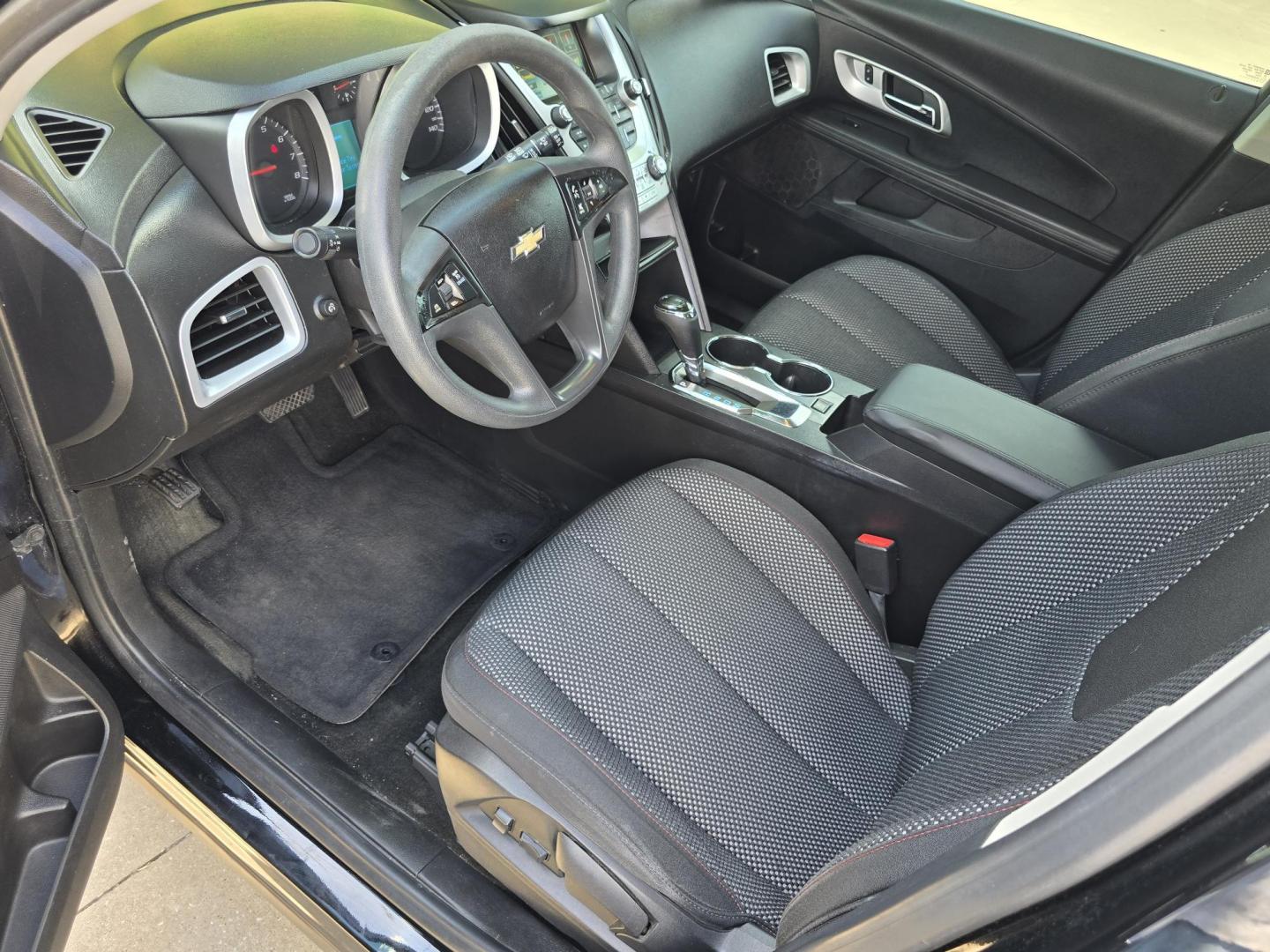 2017 BLACK Chevrolet Equinox LS (2GNALBEK3H1) with an 2.4L L4 DOHC 16V FFV engine, 6A transmission, located at 2660 S.Garland Avenue, Garland, TX, 75041, (469) 298-3118, 32.885551, -96.655602 - Photo#11